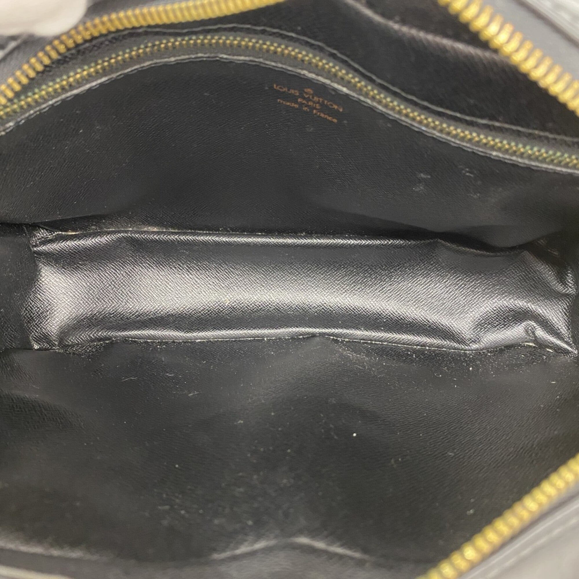 Louis Vuitton Noir Shoulder Bag (Pre-Owned)