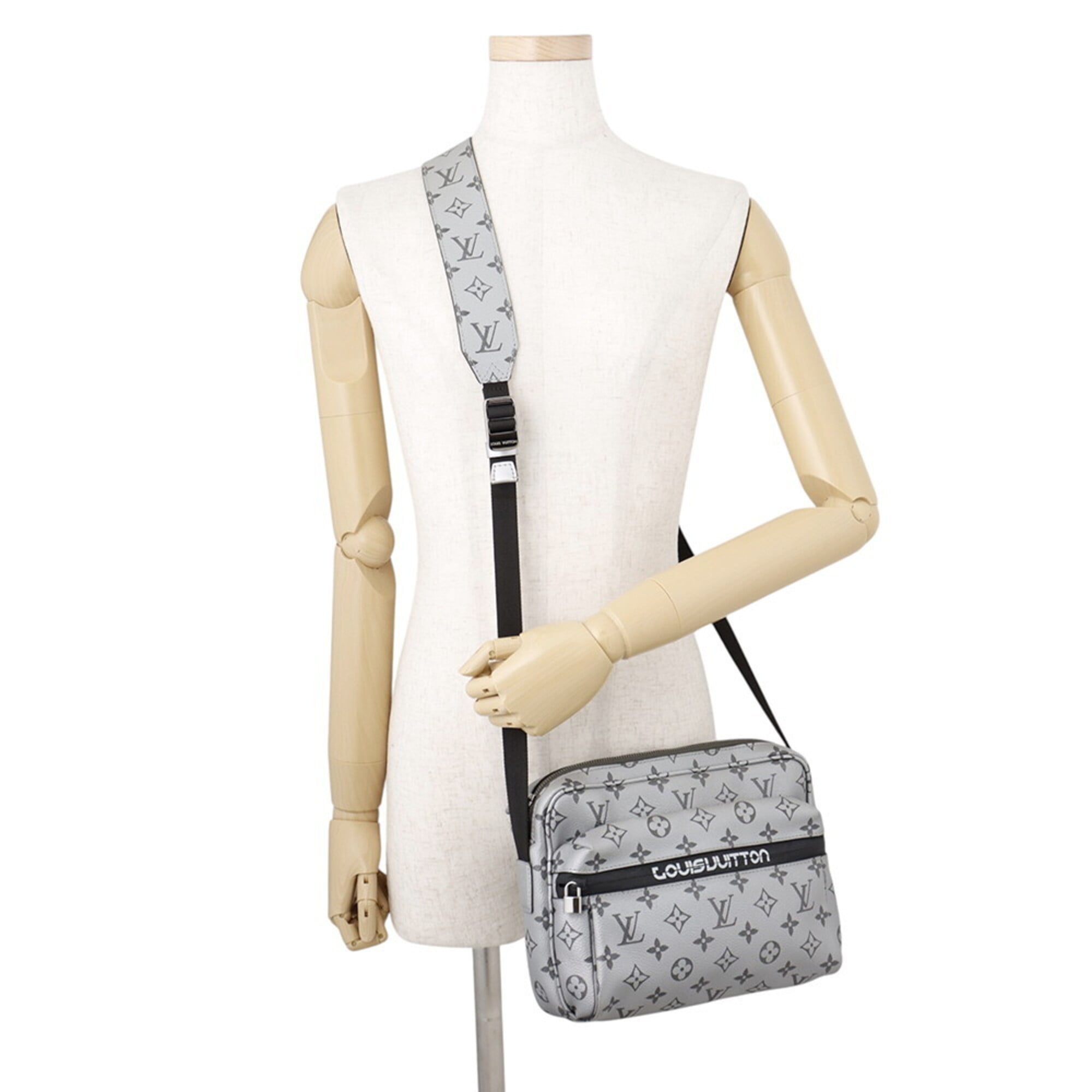 Louis Vuitton Noir Monogram Handbag Shoulder Bag (Pre-Owned)