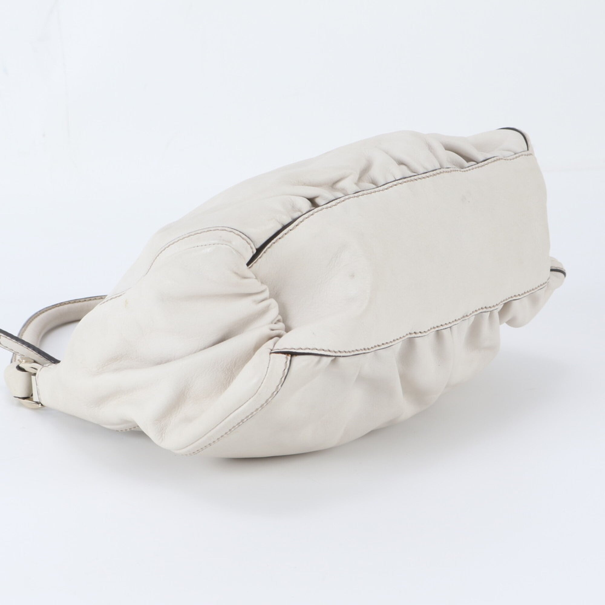 Gucci Abbey Ivory Leather Handbag Shoulder Bag (Pre-Owned)