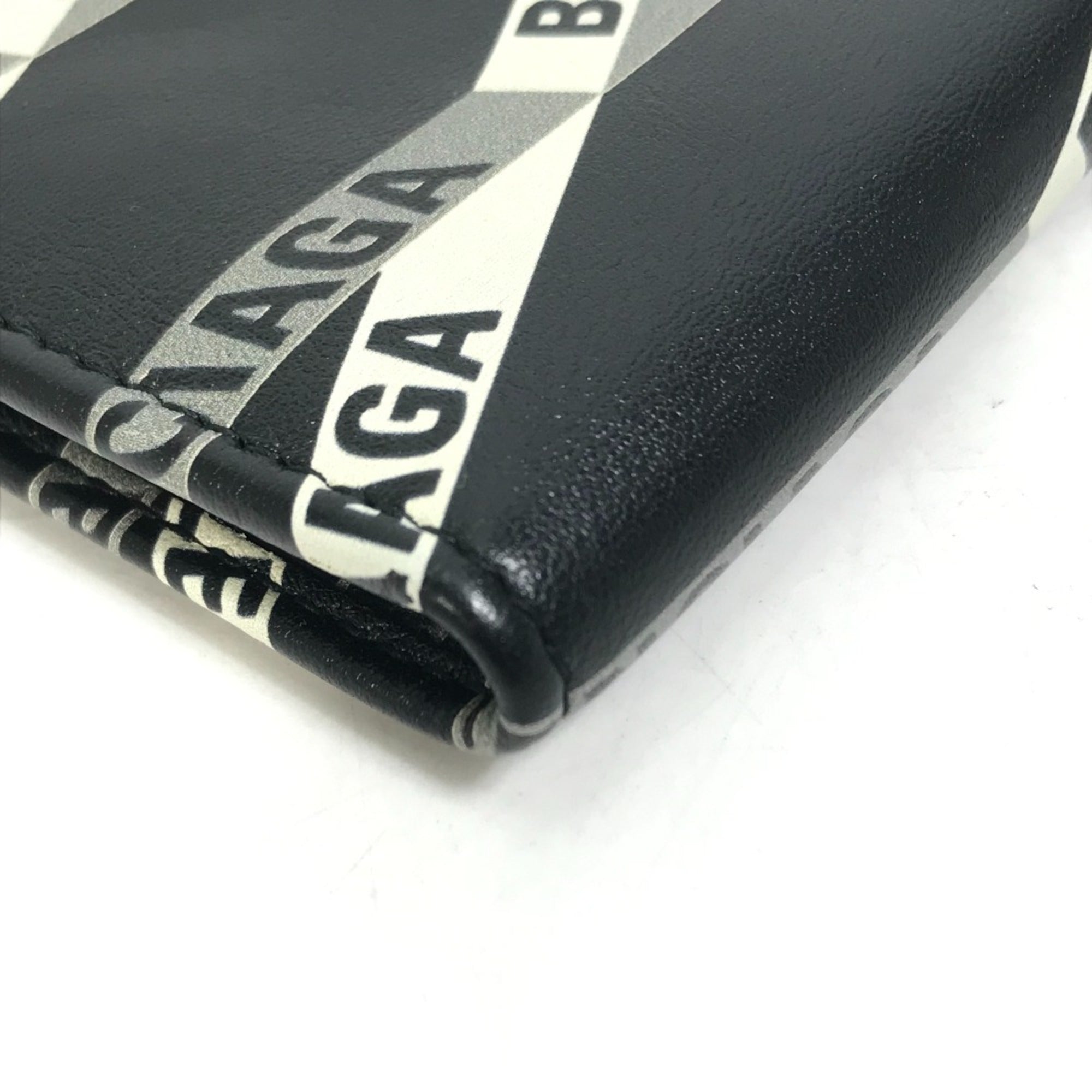 Balenciaga Black Leather Shoulder Bag (Pre-Owned)