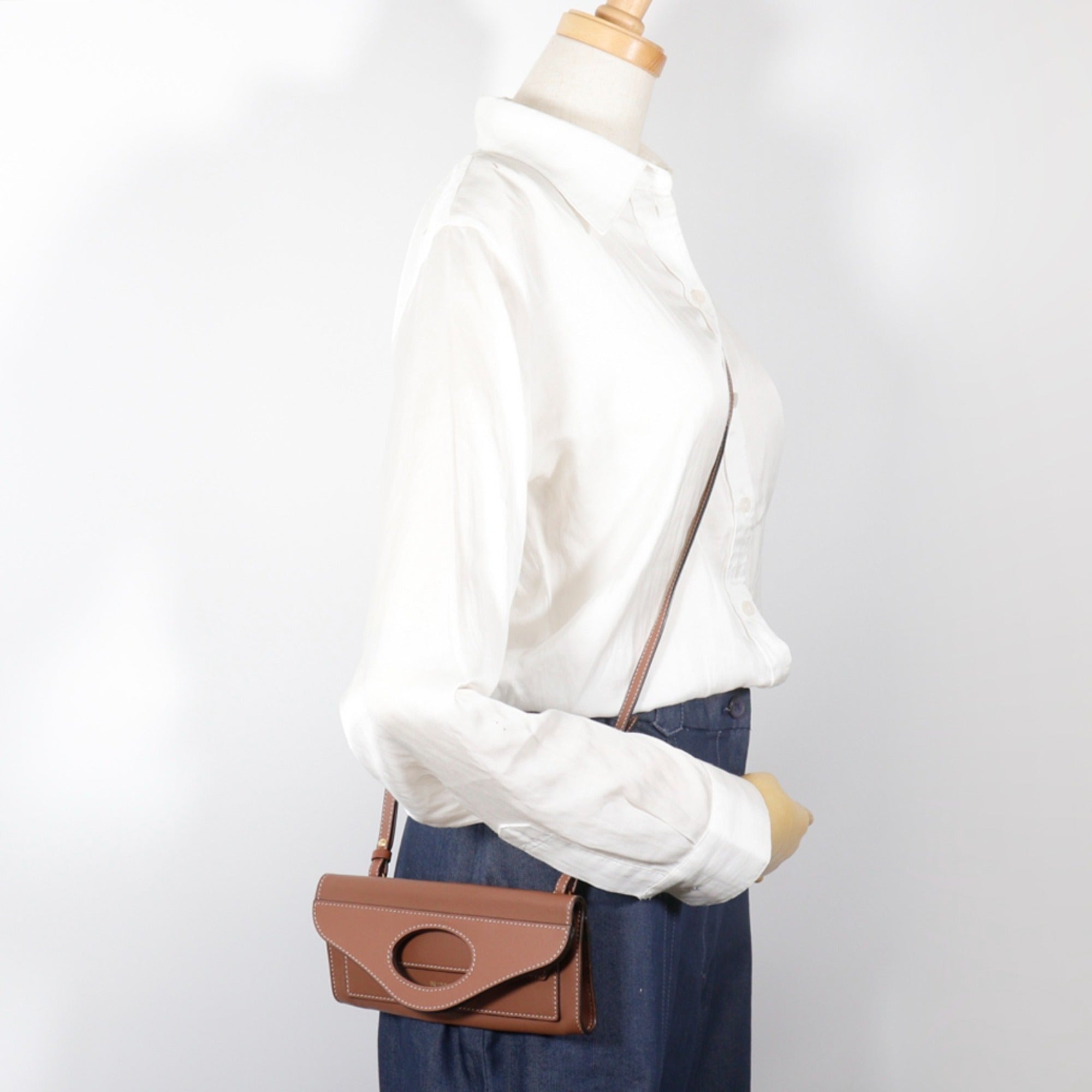 Burberry Brown Leather Clutch Bag Pochette (Pre-Owned)