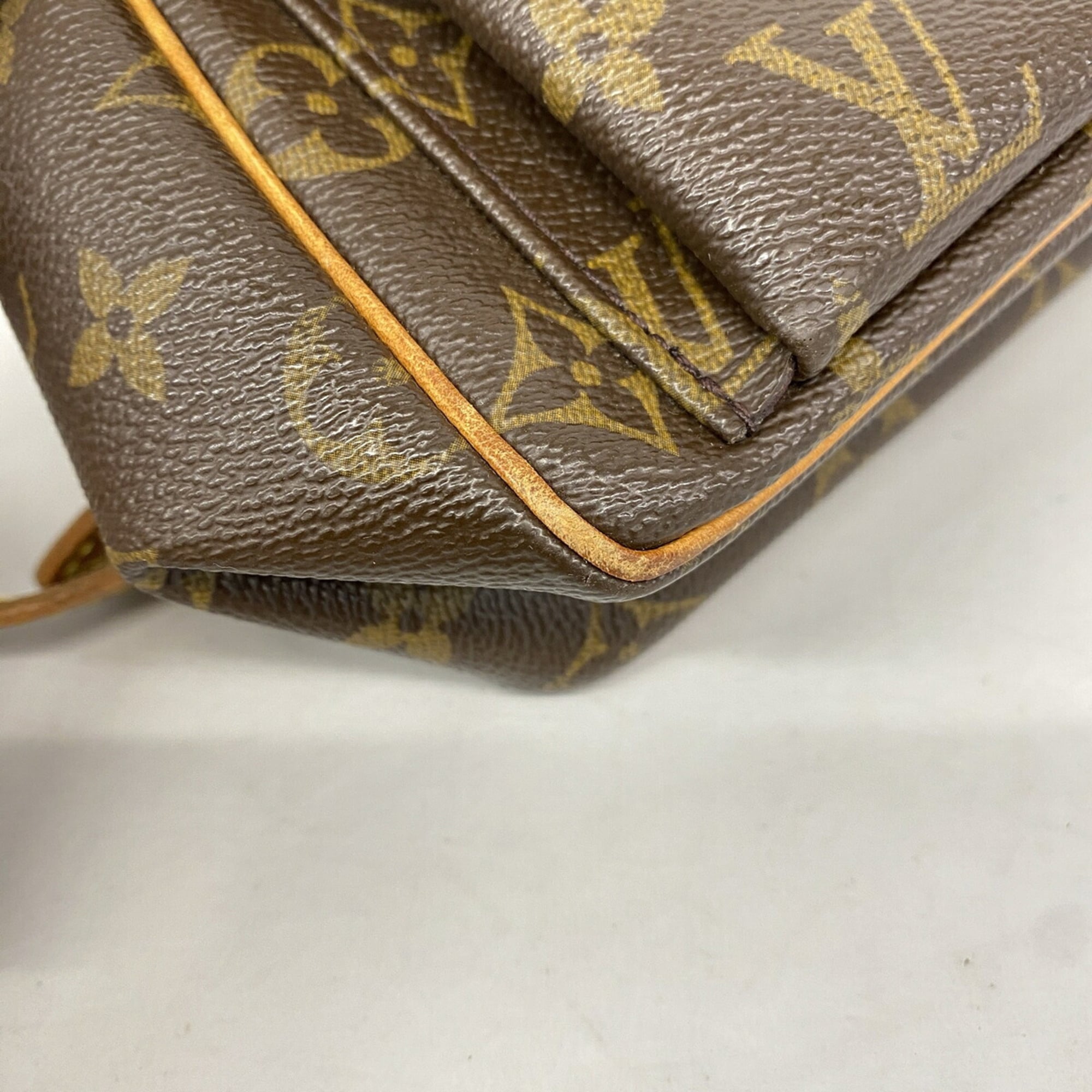 Louis Vuitton Brown Shoulder Bag (Pre-Owned)