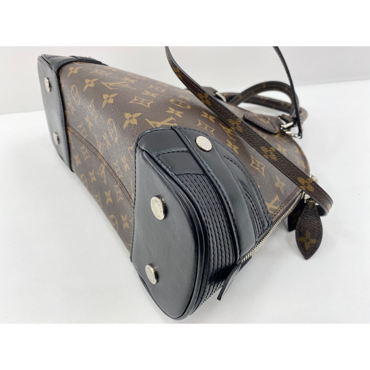 Louis Vuitton Brown Handbag (Pre-Owned)