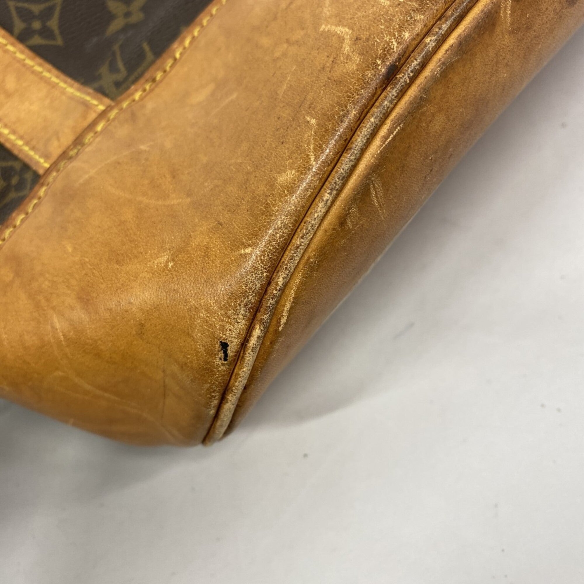 Louis Vuitton Brown Shoulder Bag (Pre-Owned)