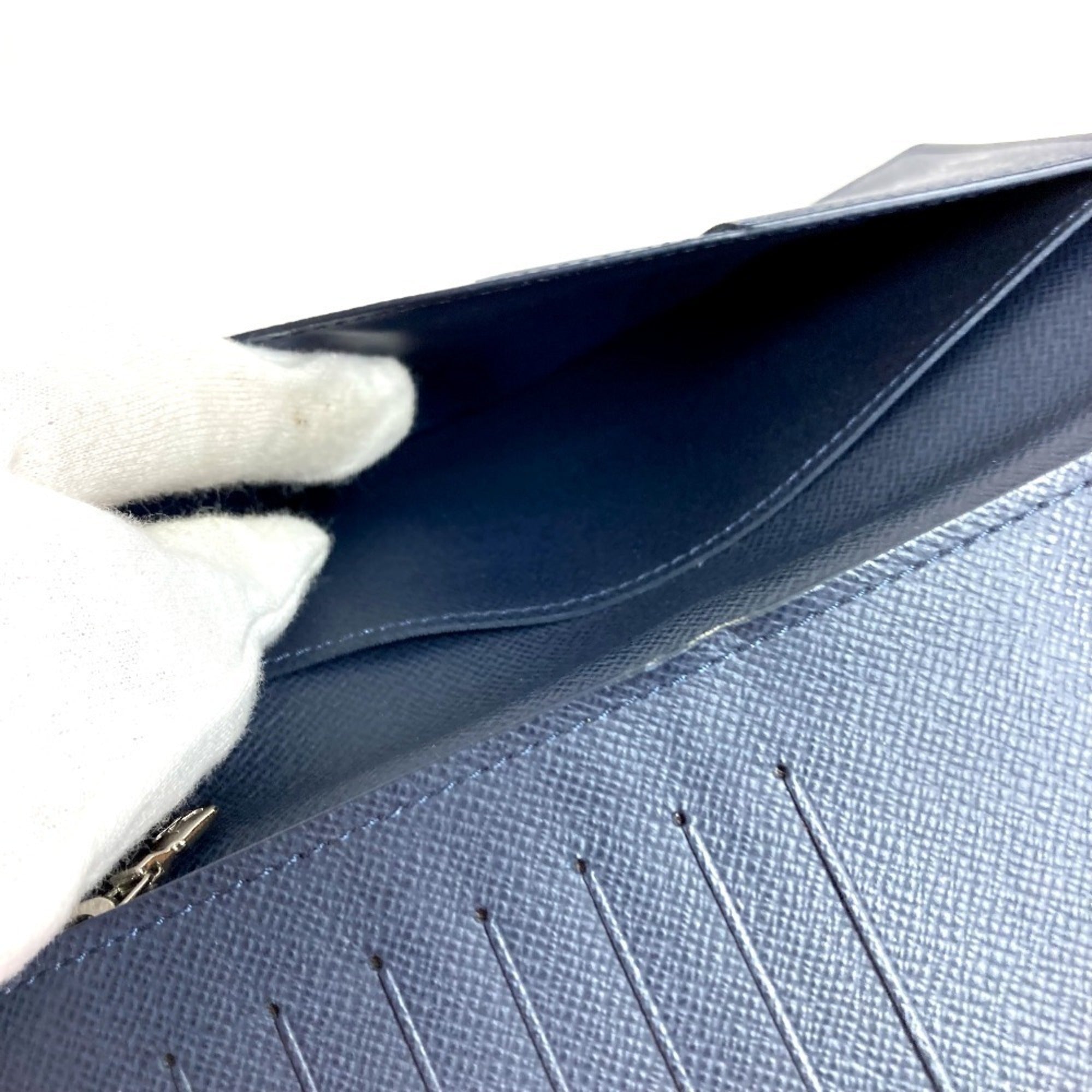 Louis Vuitton Blue Ocean Taiga Leather Leather Long Wallet (Bi-Fold) (Pre-Owned)