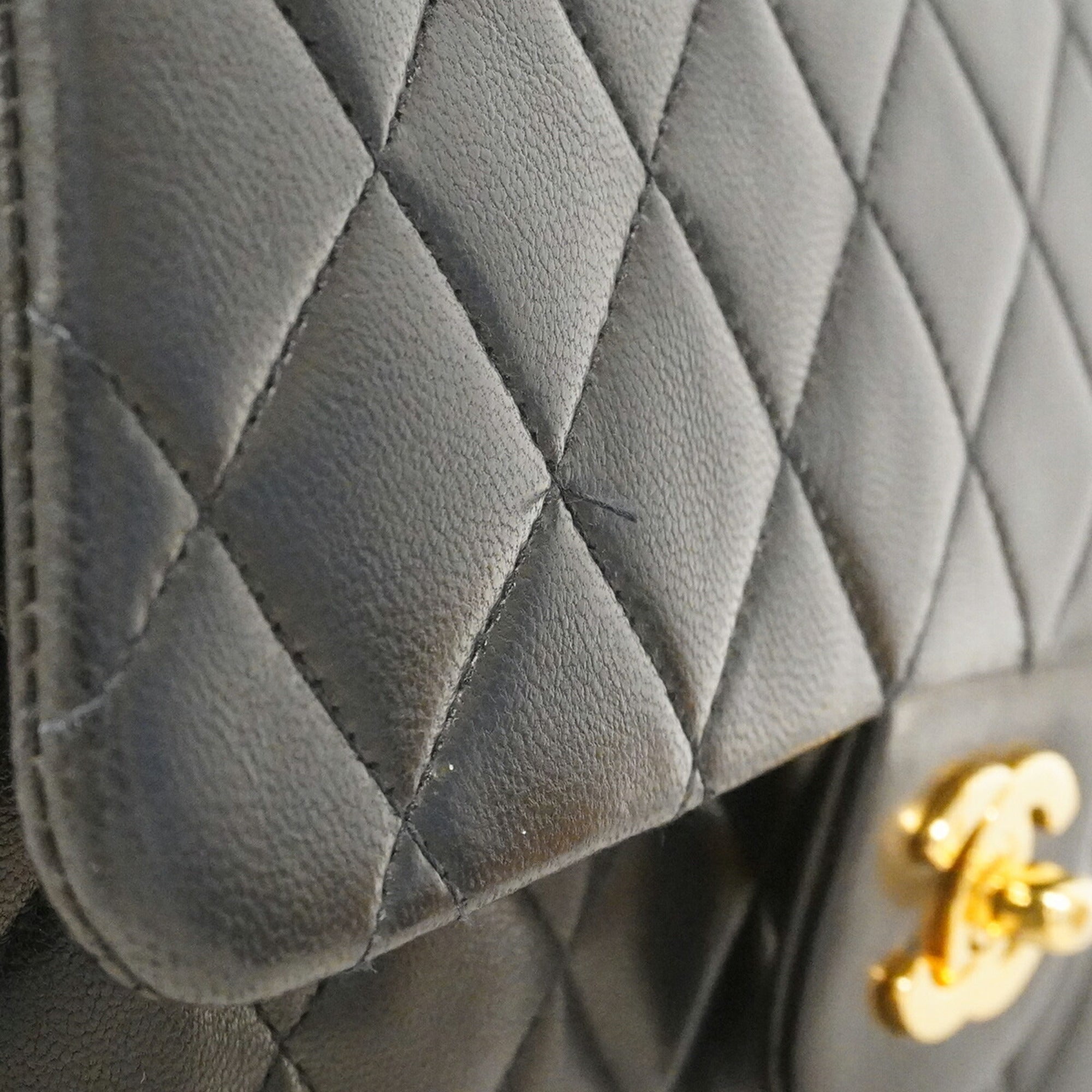 Chanel Black Leather Shoulder Bag (Pre-Owned)