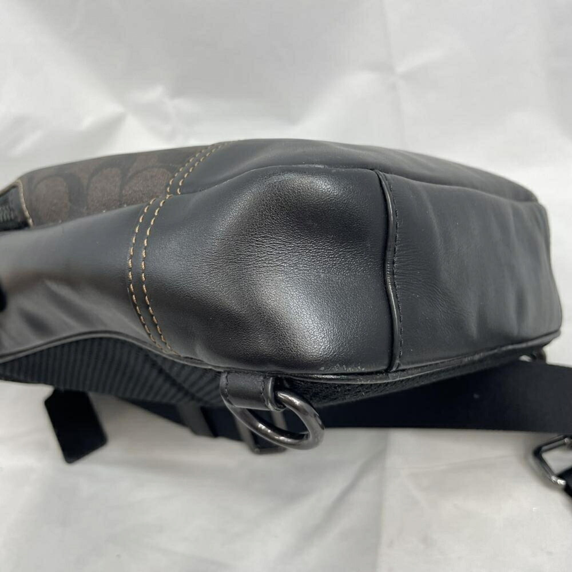 Coach Signature Leather Sling Bag (Pre-Owned)