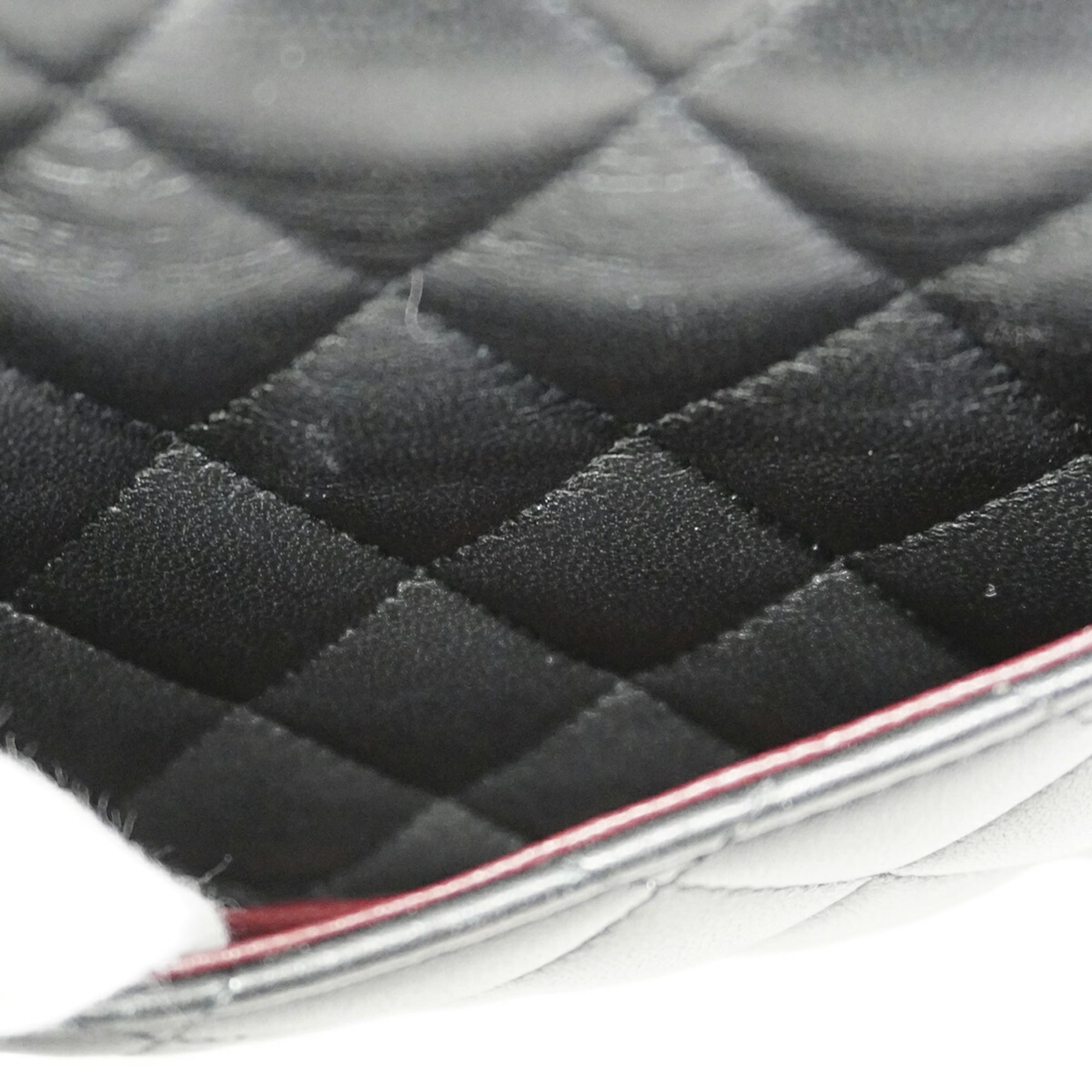 Chanel Black Leather Shoulder Bag (Pre-Owned)