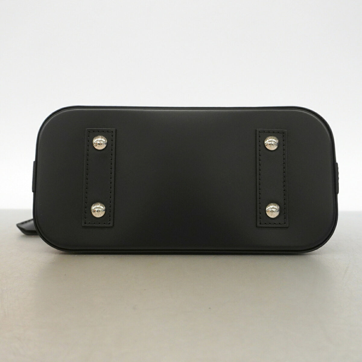Louis Vuitton Noir Handbag (Pre-Owned)