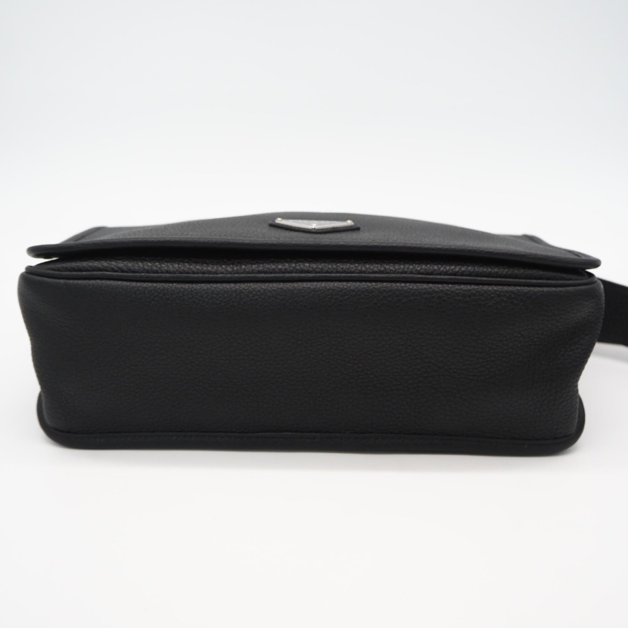 Prada Black Leather Shoulder Bag (Pre-Owned)