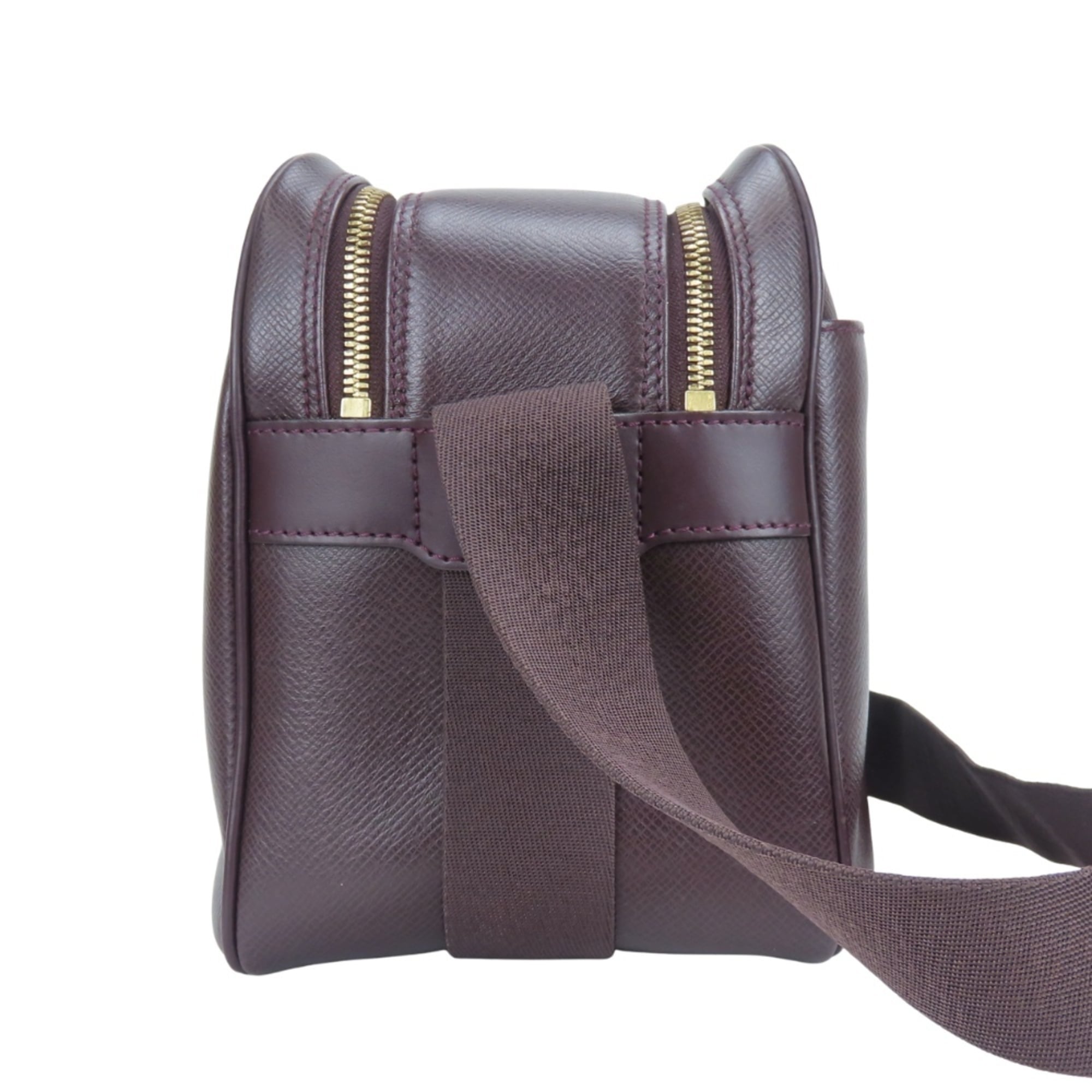 Louis Vuitton Acajou Galle Taiga Leather Shoulder Bag (Pre-Owned)