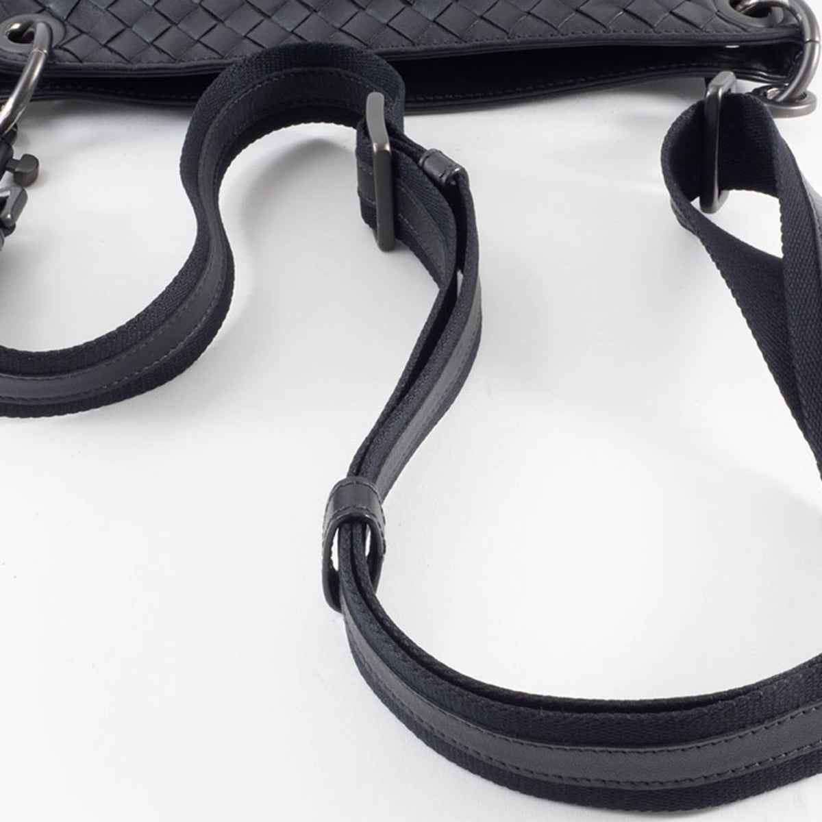 Bottega Veneta Black Leather Shoulder Bag (Pre-Owned)
