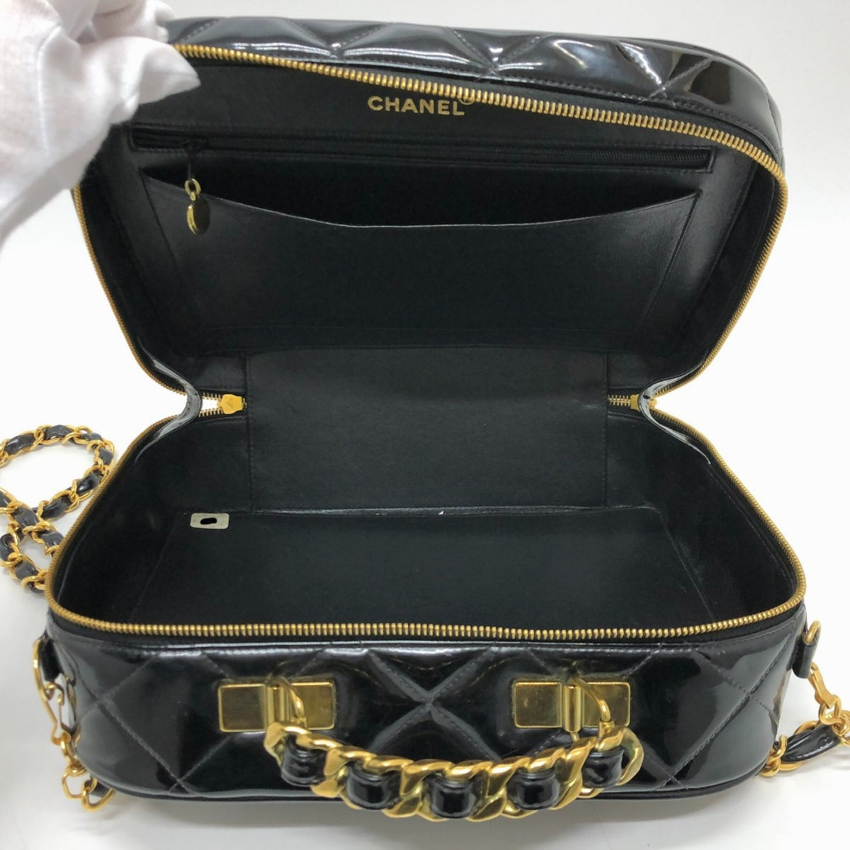 Chanel Black Patent Leather Handbag (Pre-Owned)