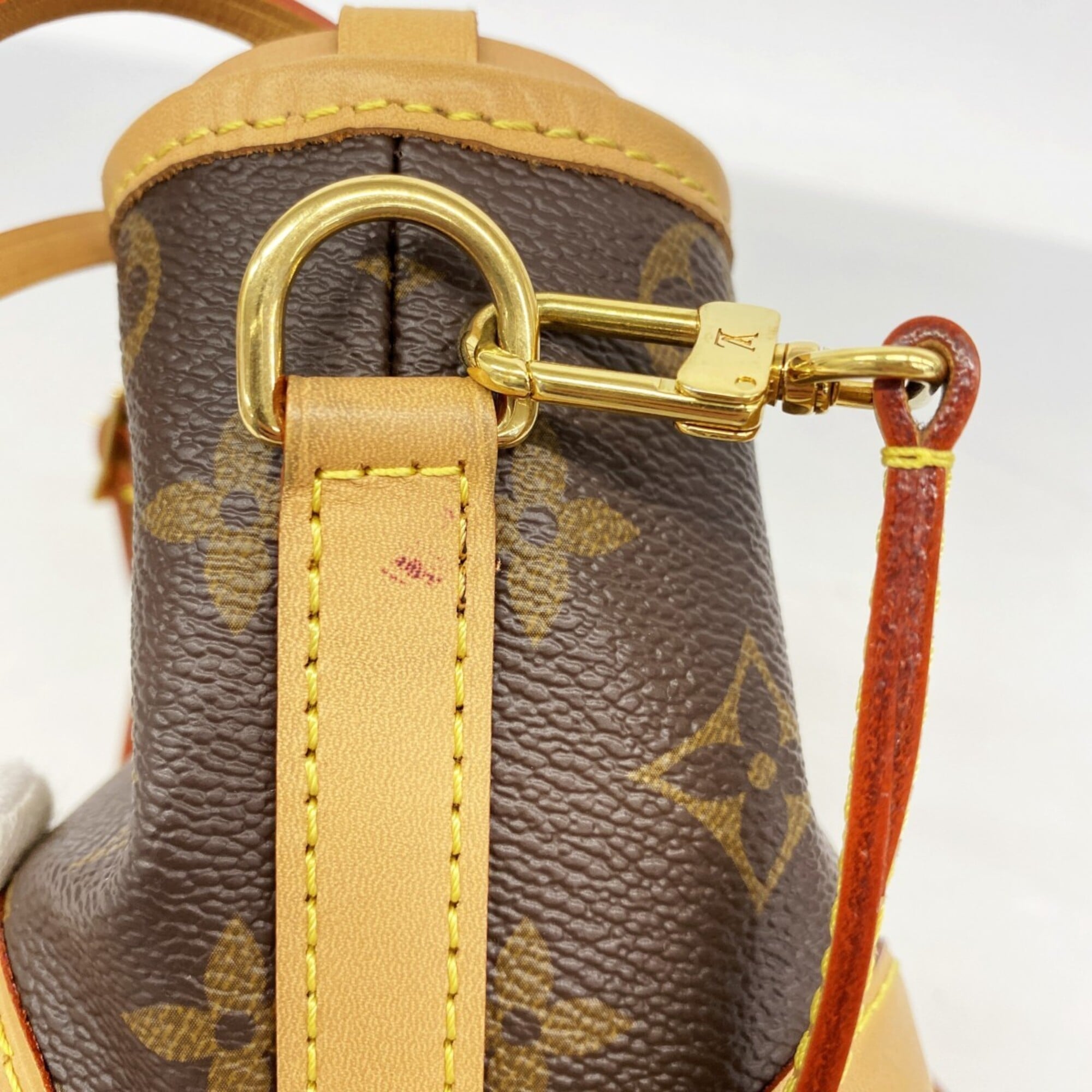 Louis Vuitton Brown Shoulder Bag (Pre-Owned)