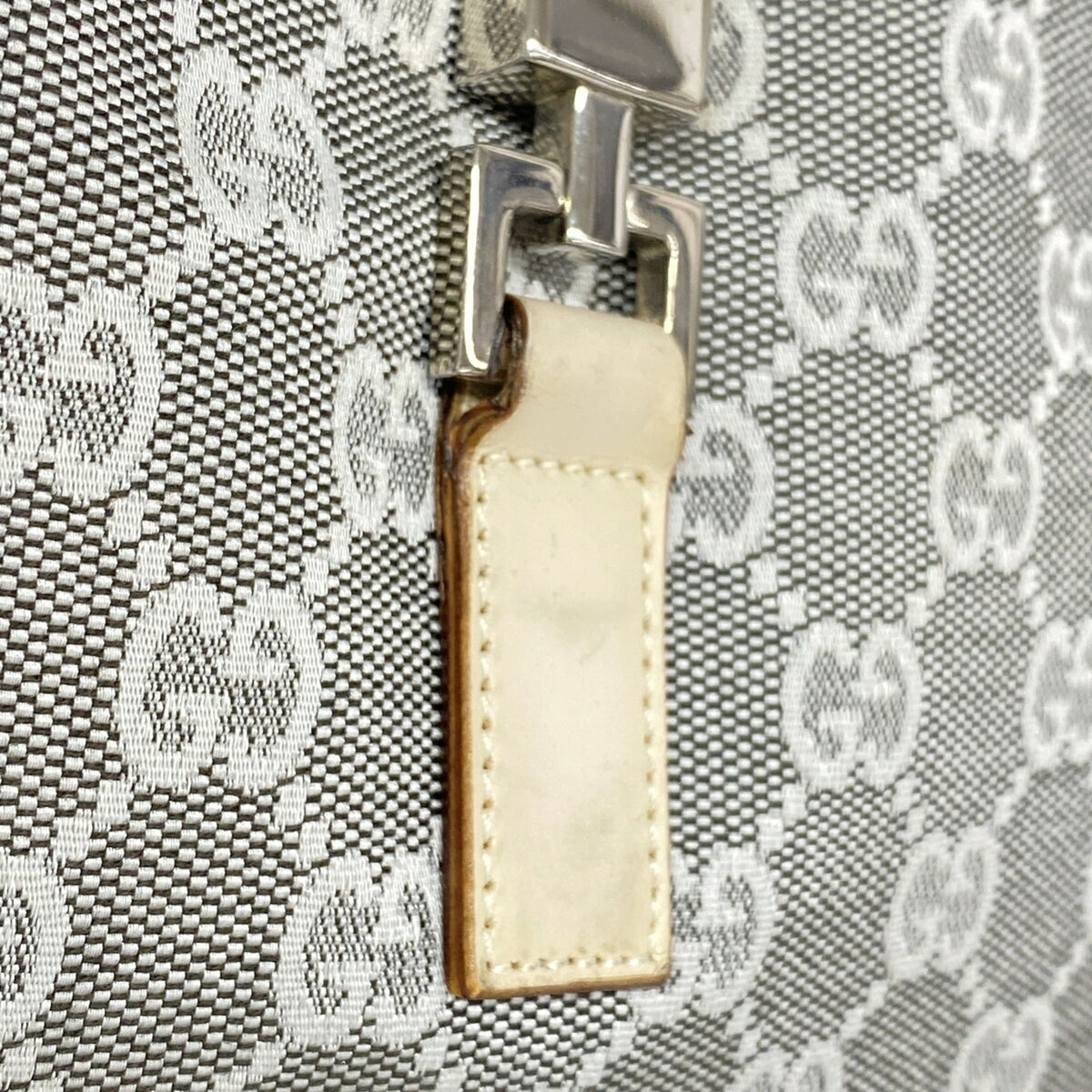 Gucci Gray Ivory Canvas Shoulder Bag (Pre-Owned)
