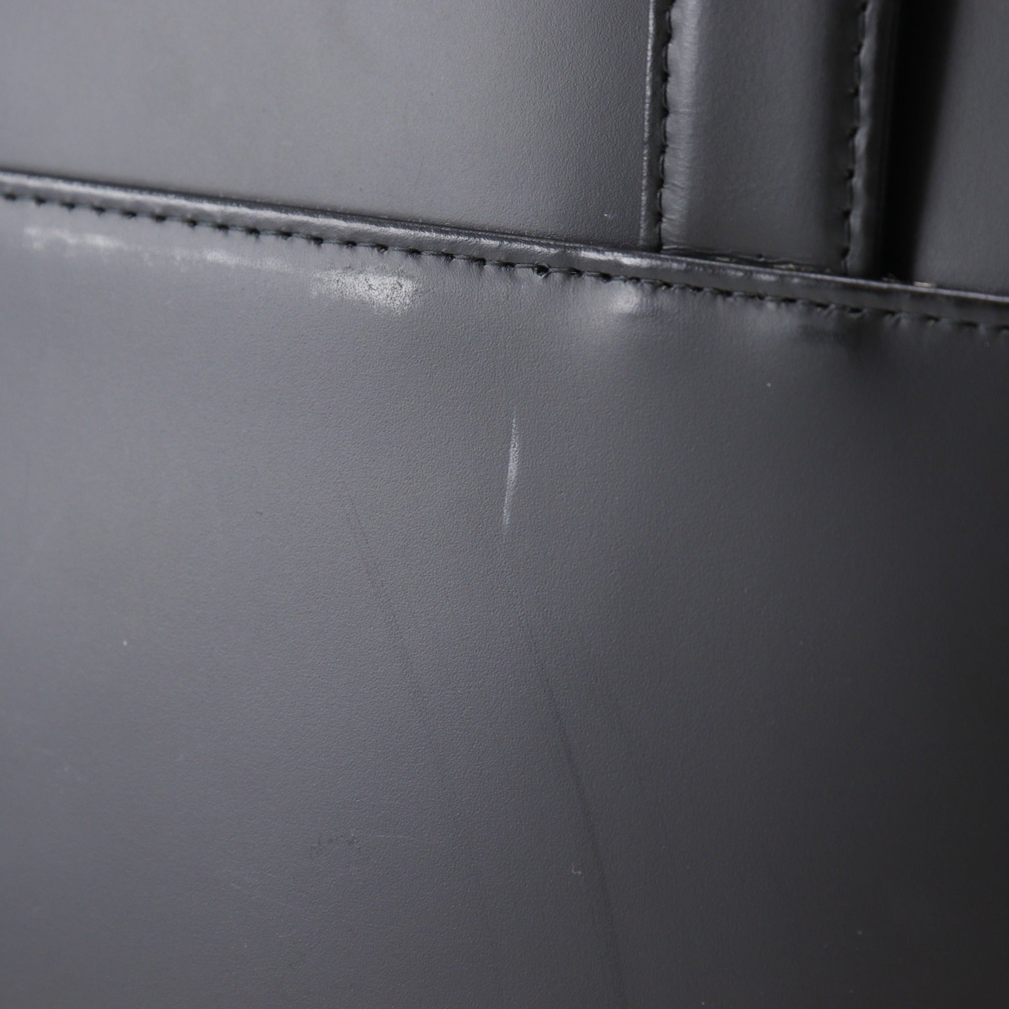 Burberry Black Leather Handbag (Pre-Owned)