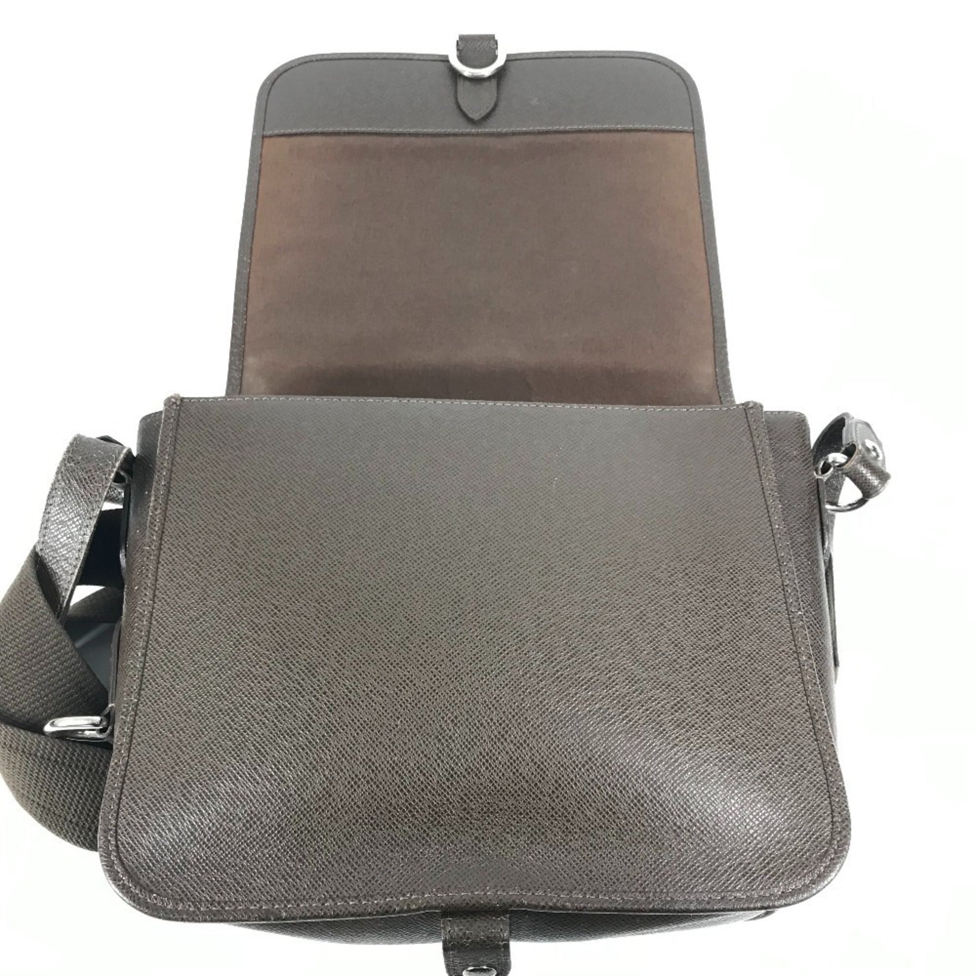 Louis Vuitton Brown Grizzly Taiga Leather Messenger Bag Shoulder Bag (Pre-Owned)