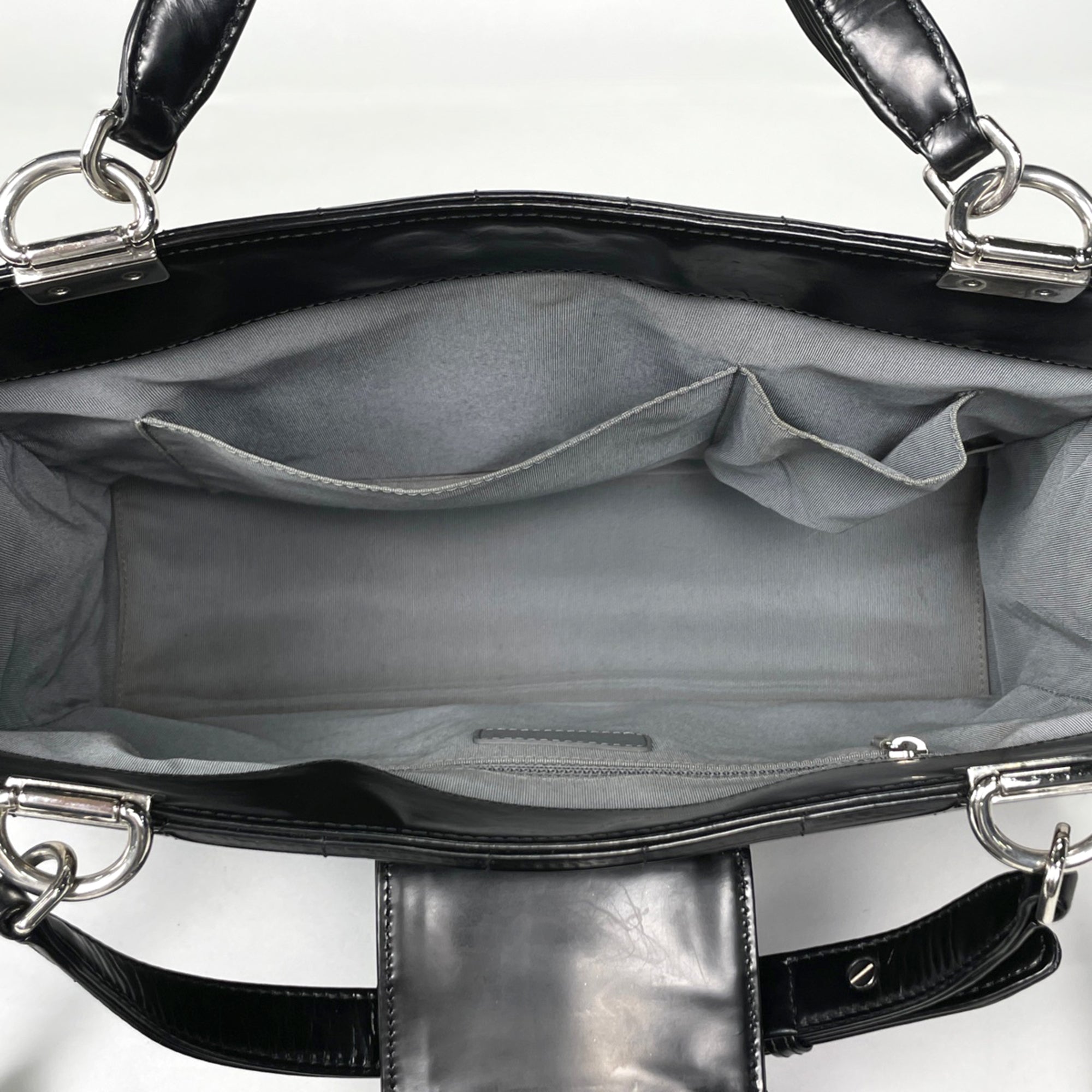 Chanel Boy Chanel Black Leather Handbag Shoulder Bag (Pre-Owned)