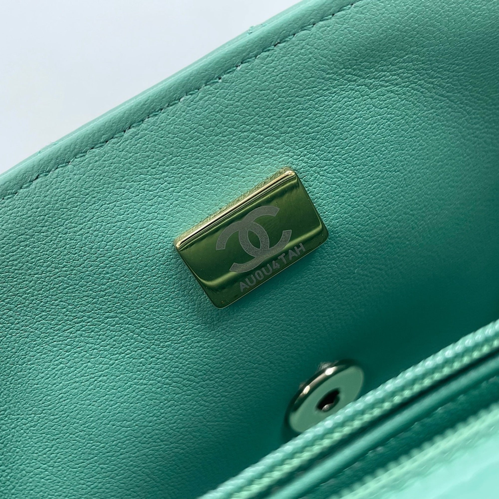 Chanel Green Shoulder Bag (Pre-Owned)