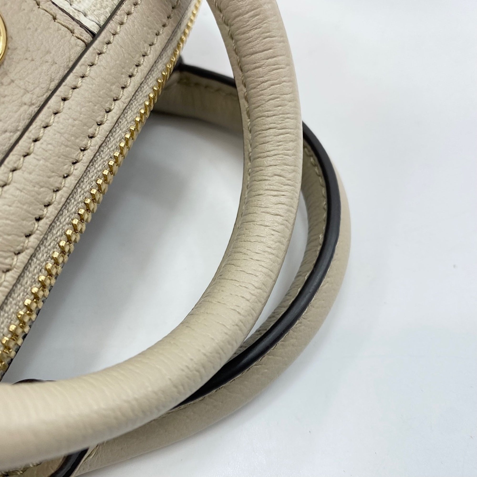 Gucci Sherry Line Beige Handbag (Pre-Owned)