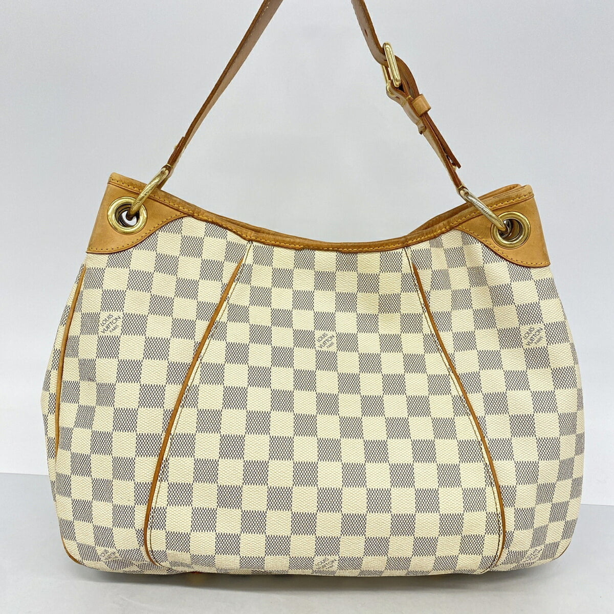 Louis Vuitton White Shoulder Bag (Pre-Owned)
