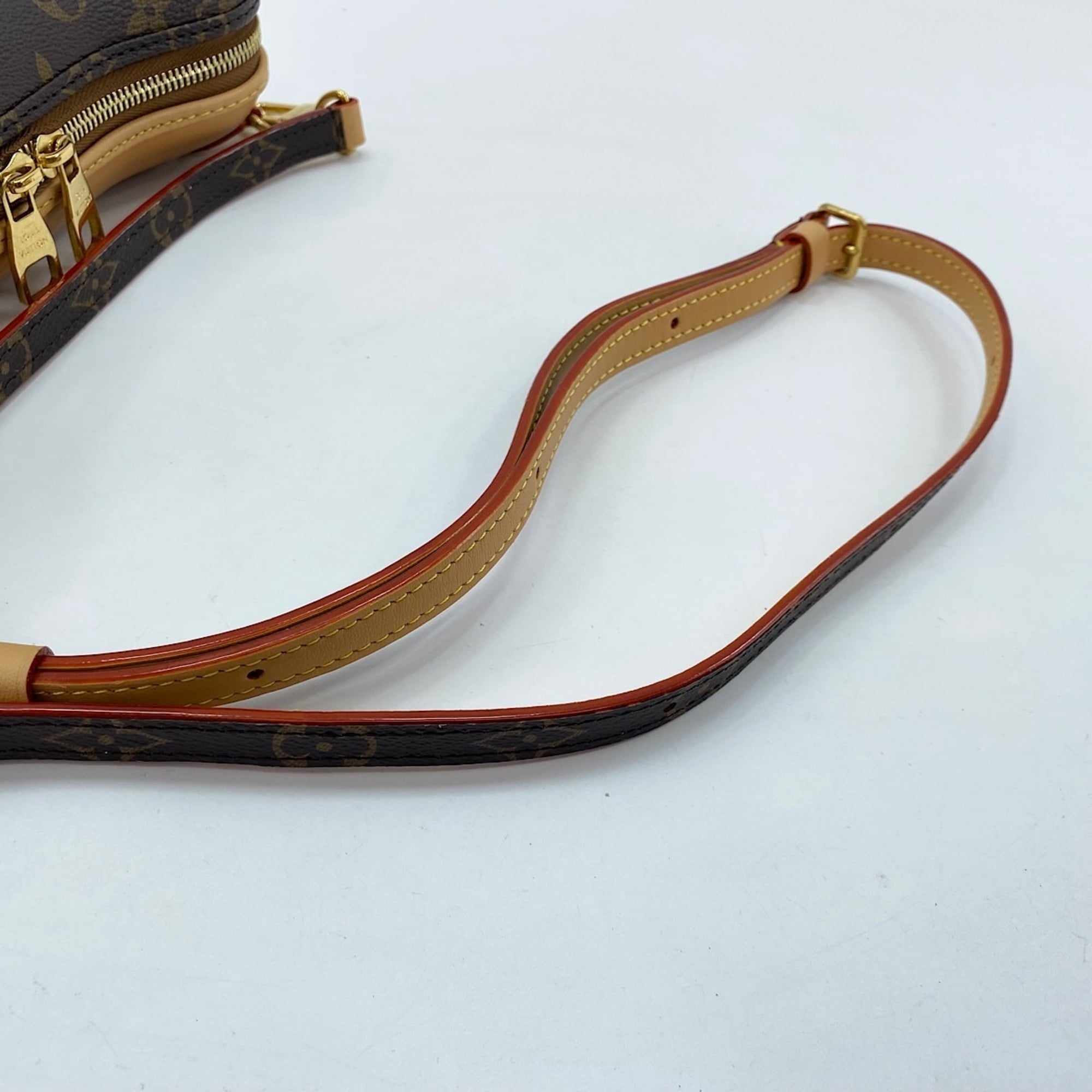 Louis Vuitton Brown Shoulder Bag (Pre-Owned)