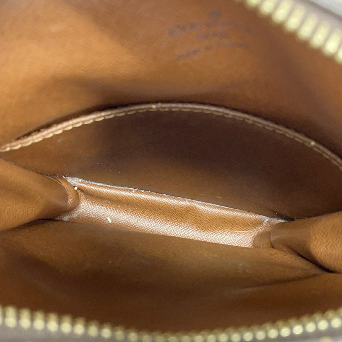 Louis Vuitton Brown Shoulder Bag (Pre-Owned)