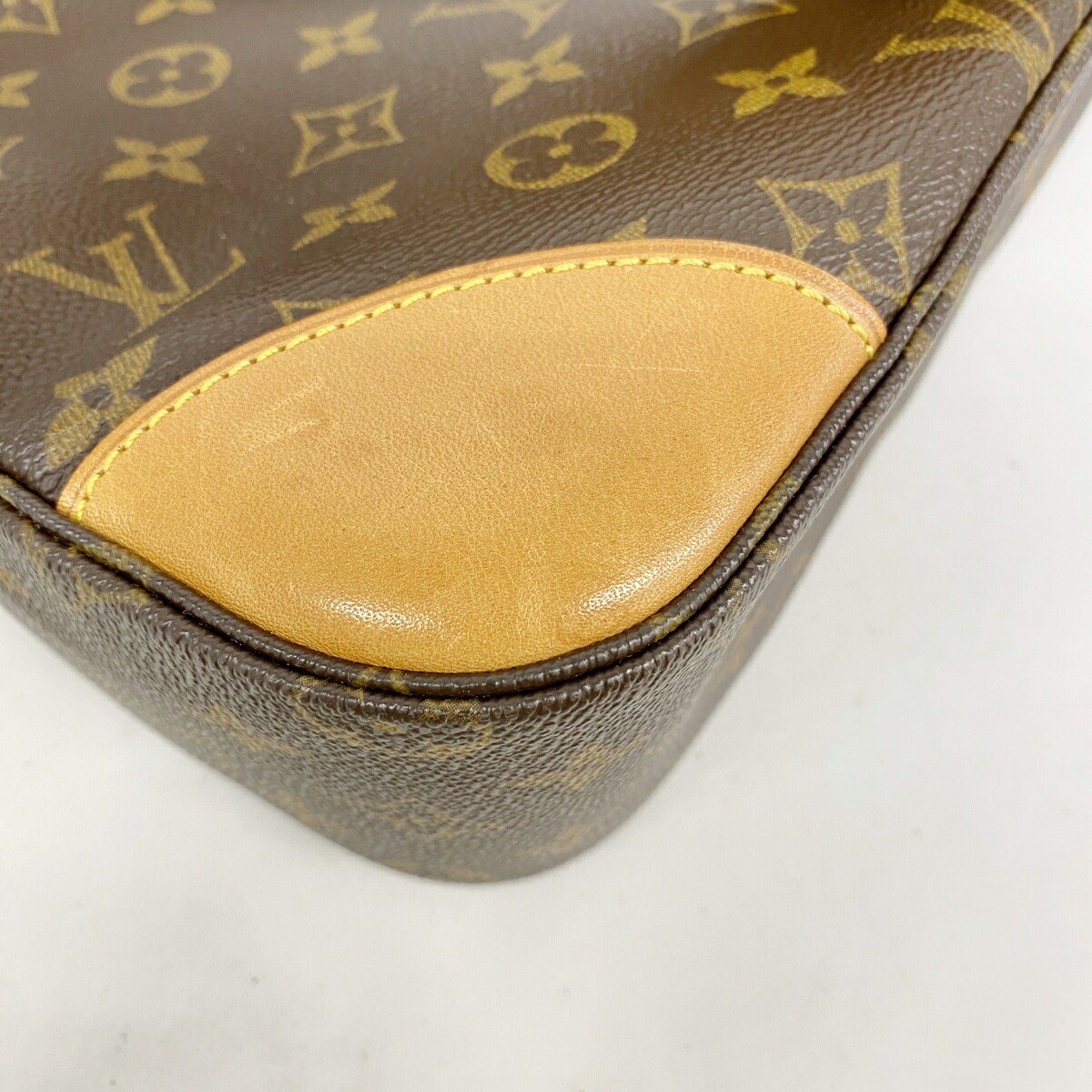 Louis Vuitton Brown Shoulder Bag (Pre-Owned)