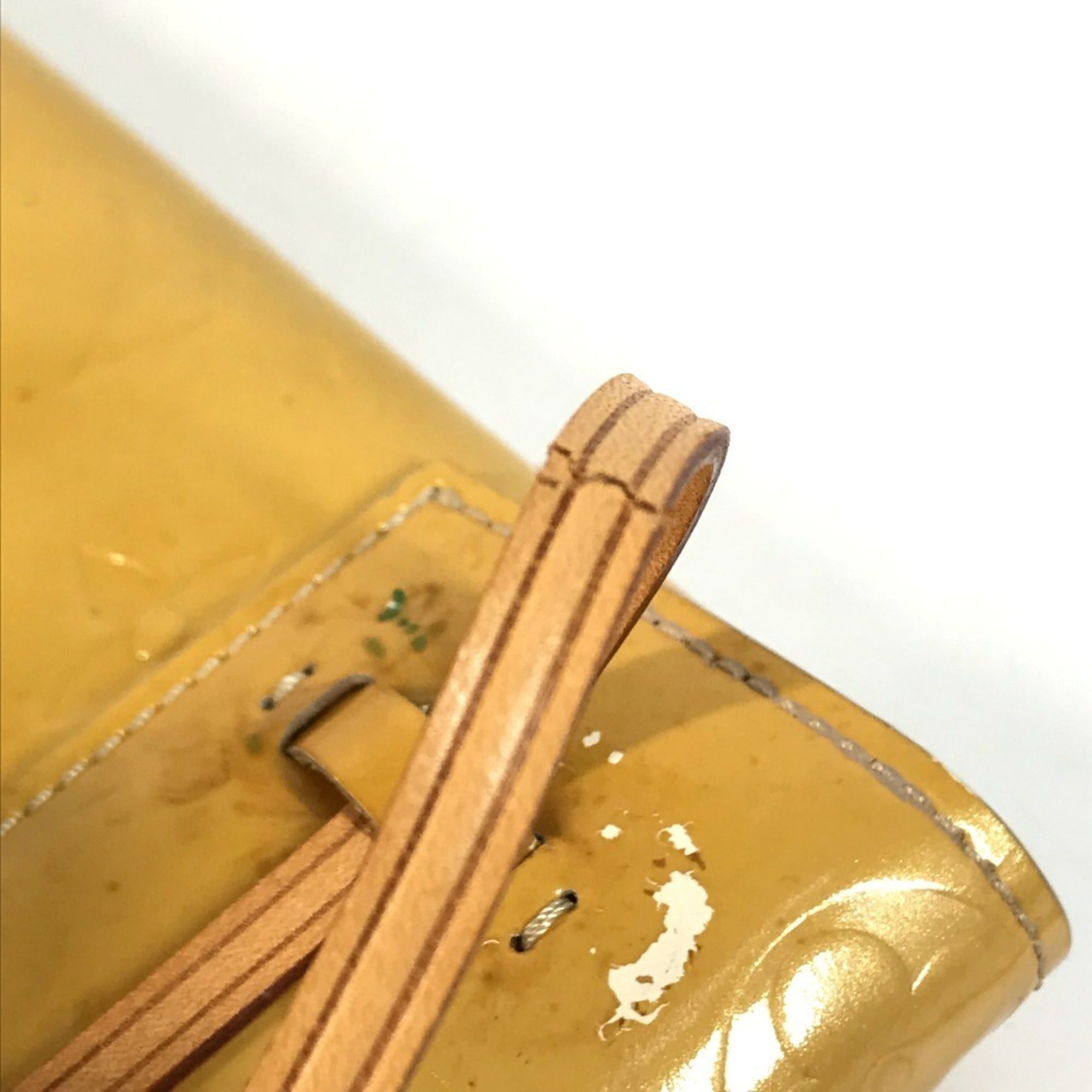 Louis Vuitton Beige Monogram Vernis Pochette Shoulder Bag (Pre-Owned)