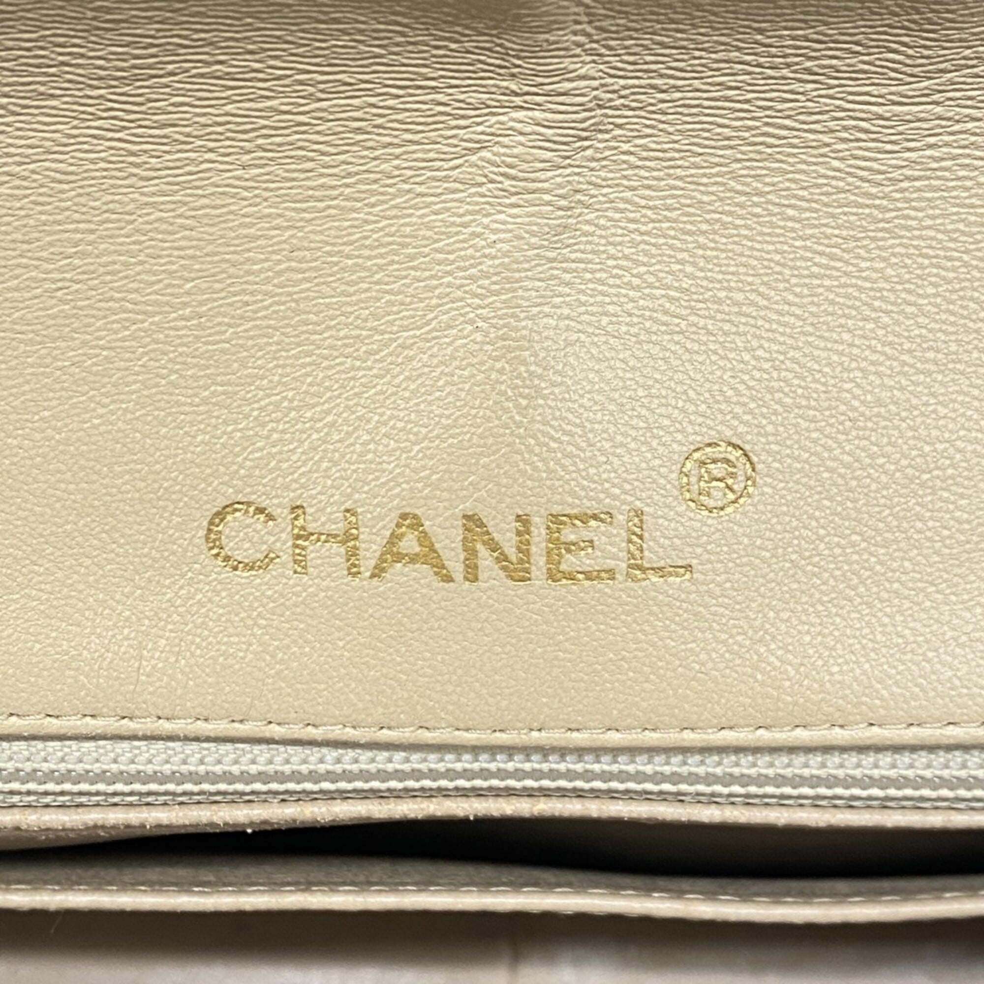Chanel Beige Leather Shoulder Bag (Pre-Owned)
