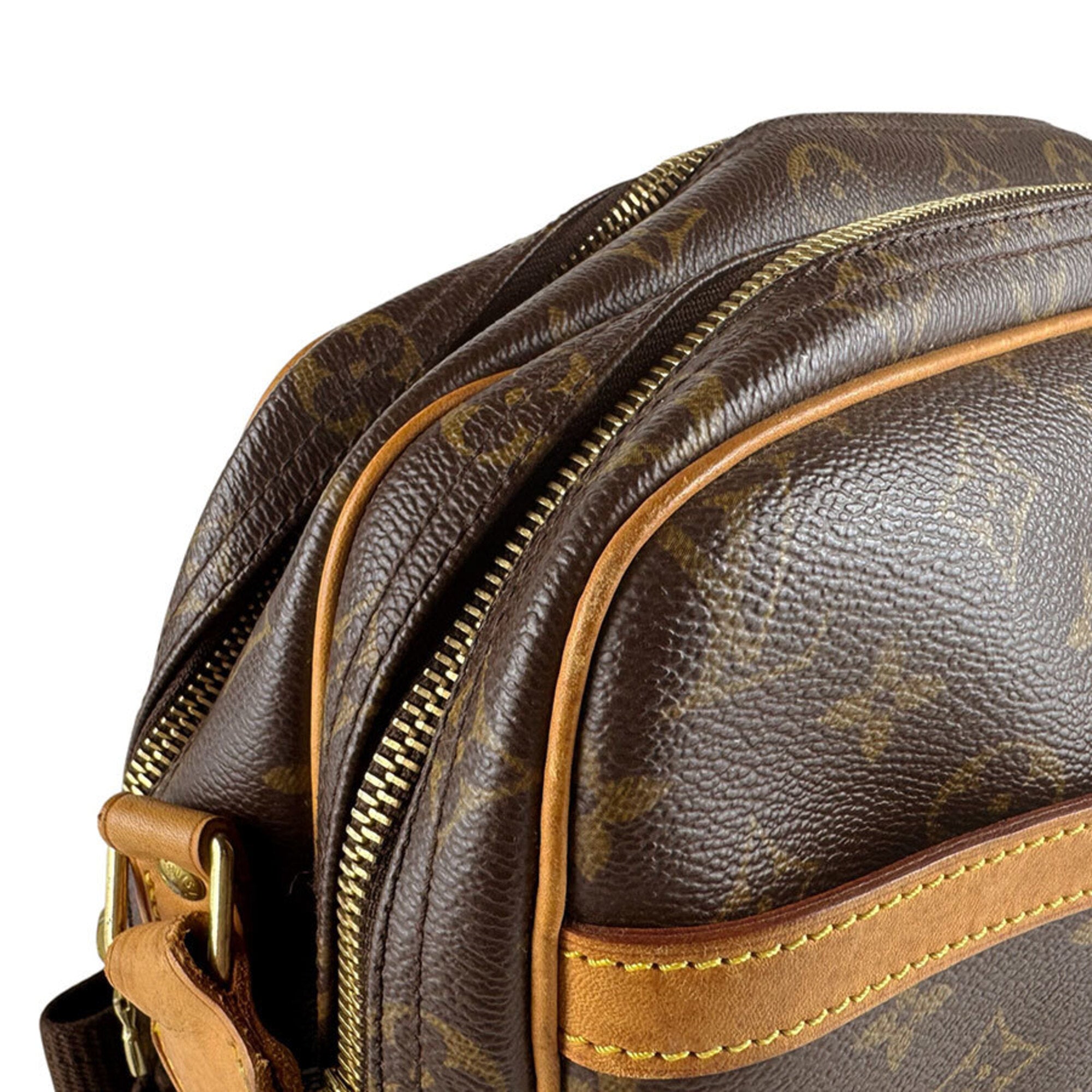 Louis Vuitton Brown Monogram Monogram Shoulder Bag (Pre-Owned)