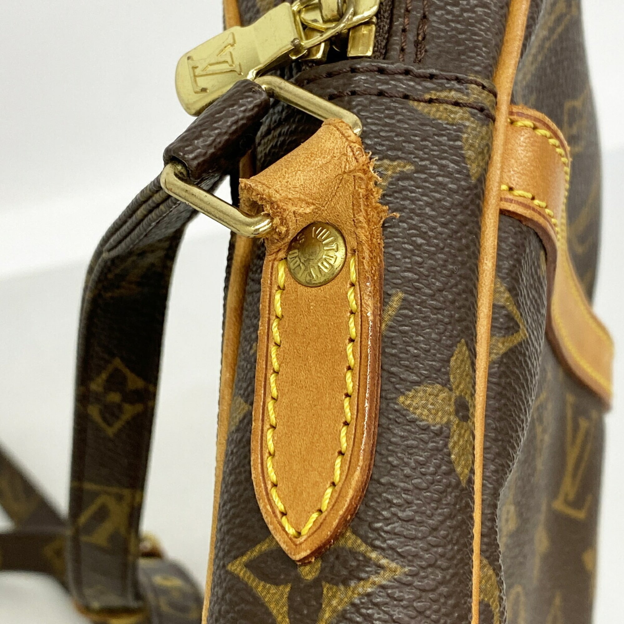 Louis Vuitton Brown Shoulder Bag (Pre-Owned)