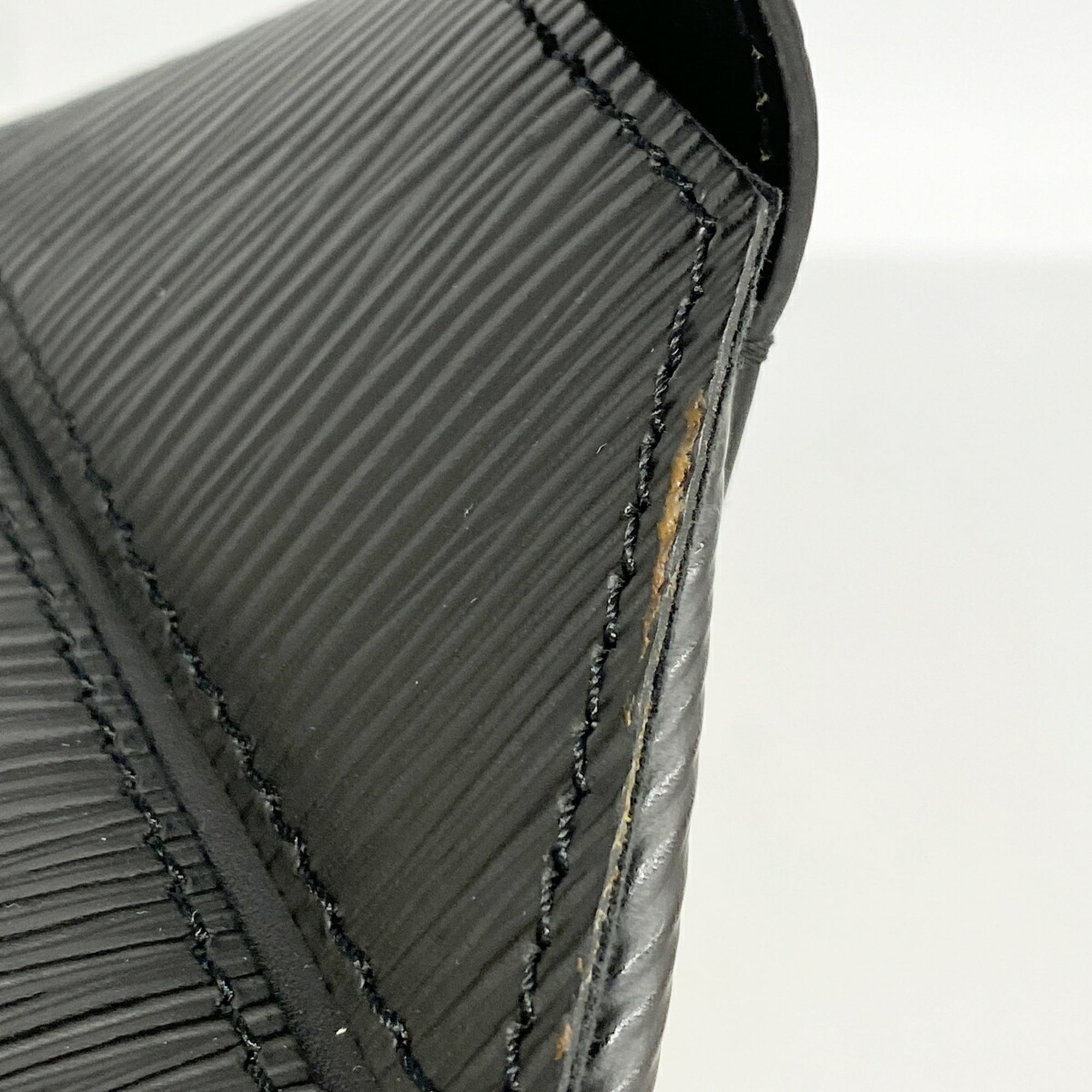 Louis Vuitton Noir Shoulder Bag (Pre-Owned)
