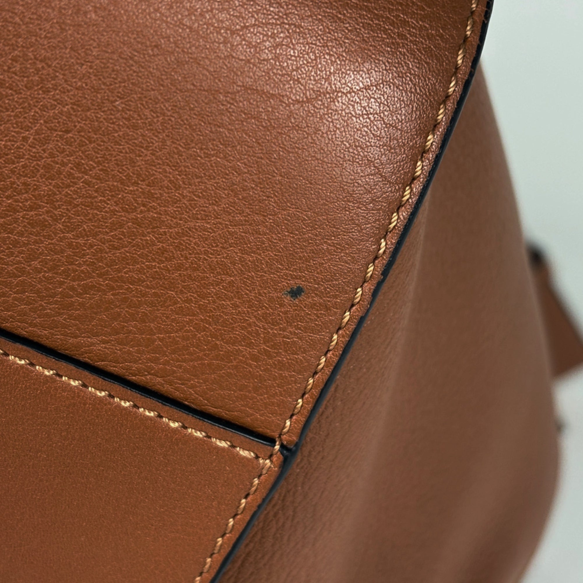 Loewe Brown Leather Handbag (Pre-Owned)