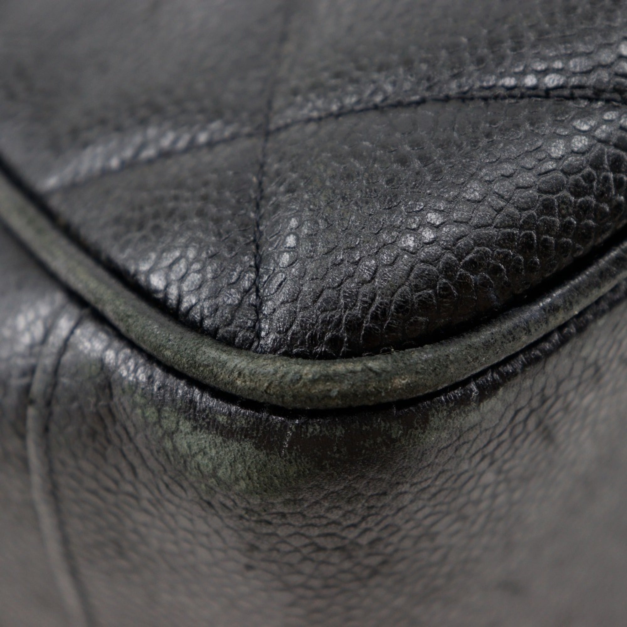 Chanel Black Caviar Leather Shoulder Bag (Pre-Owned)