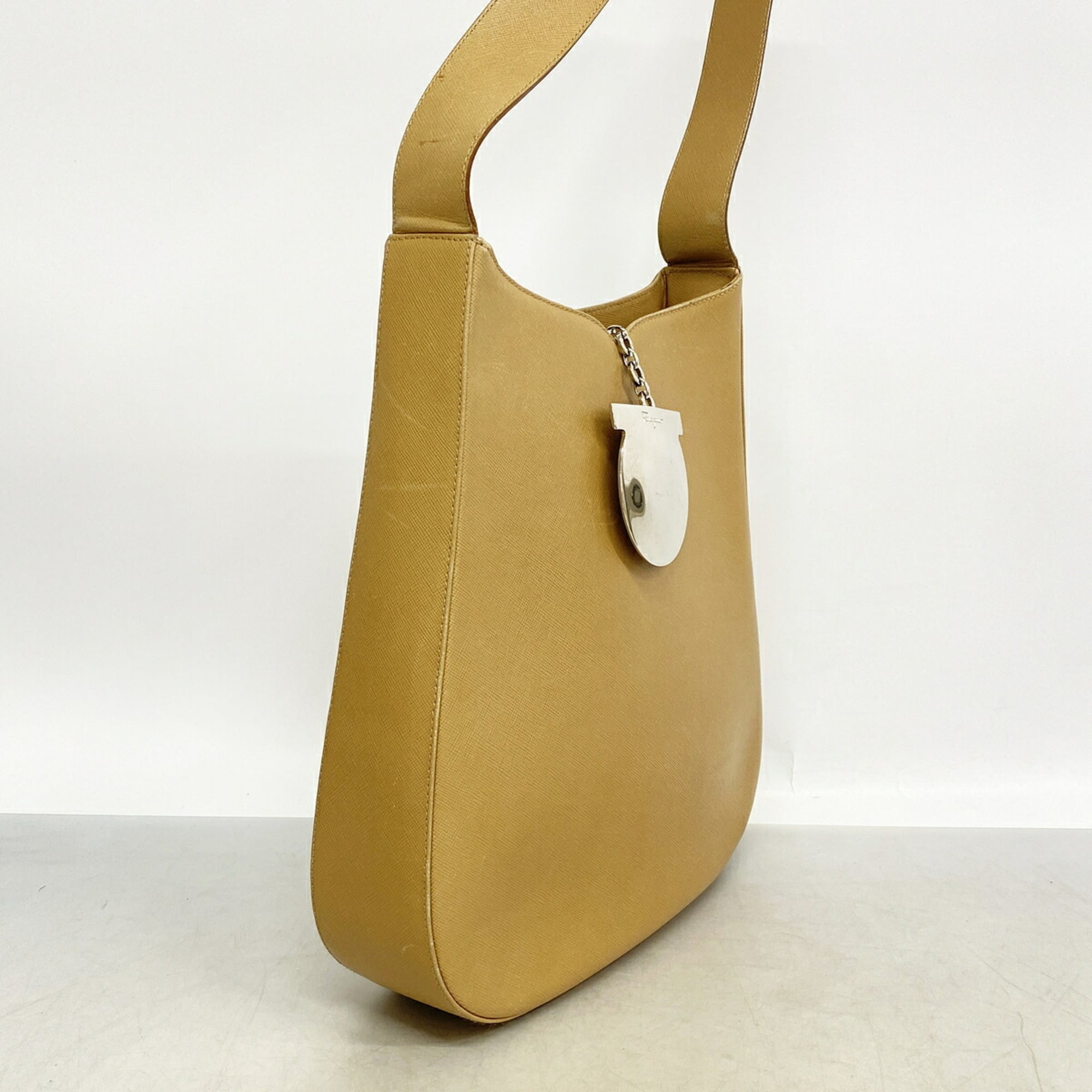 Salvatore Ferragamo Beige Leather Shoulder Bag (Pre-Owned)