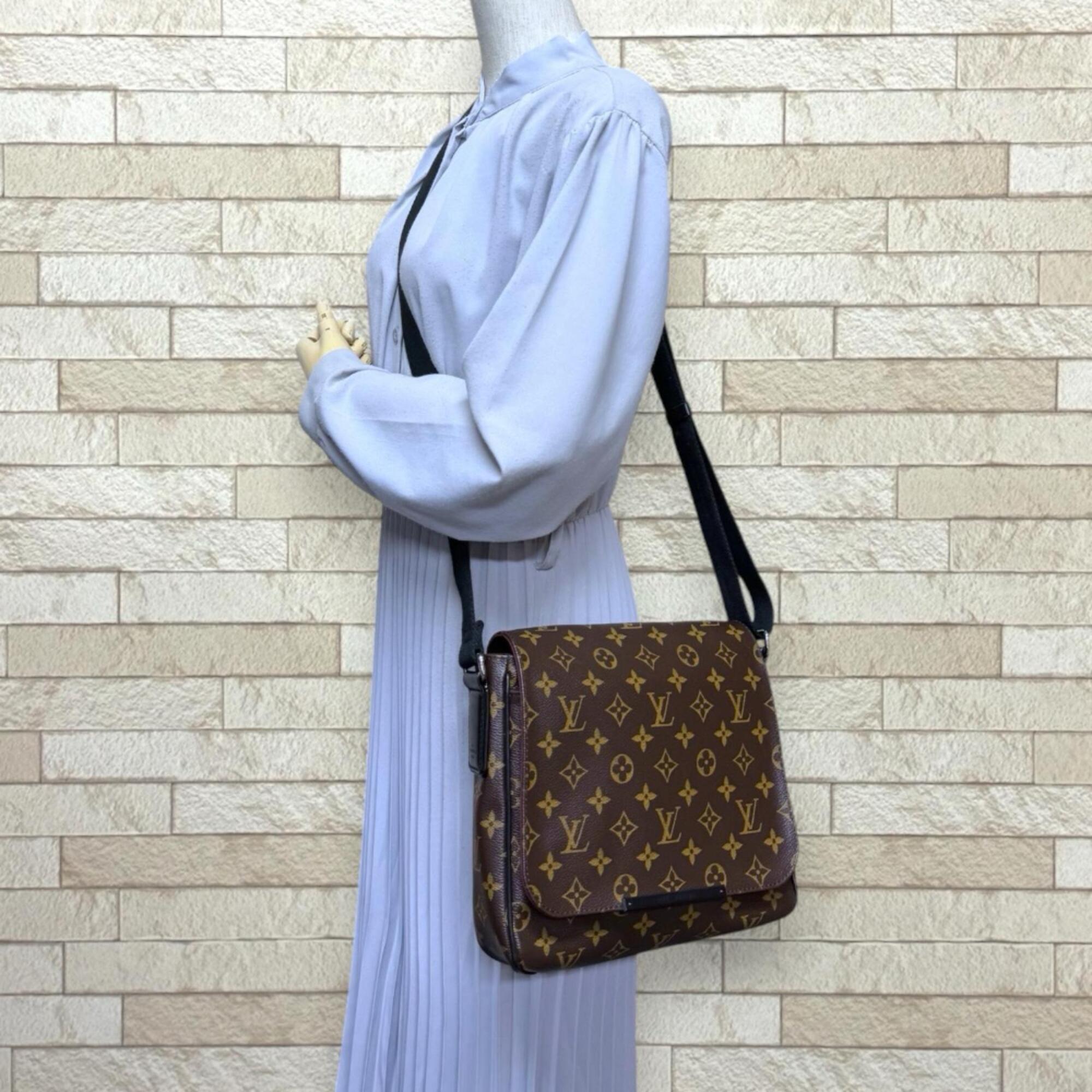 Louis Vuitton Black Brown Monogram Shoulder Bag (Pre-Owned)