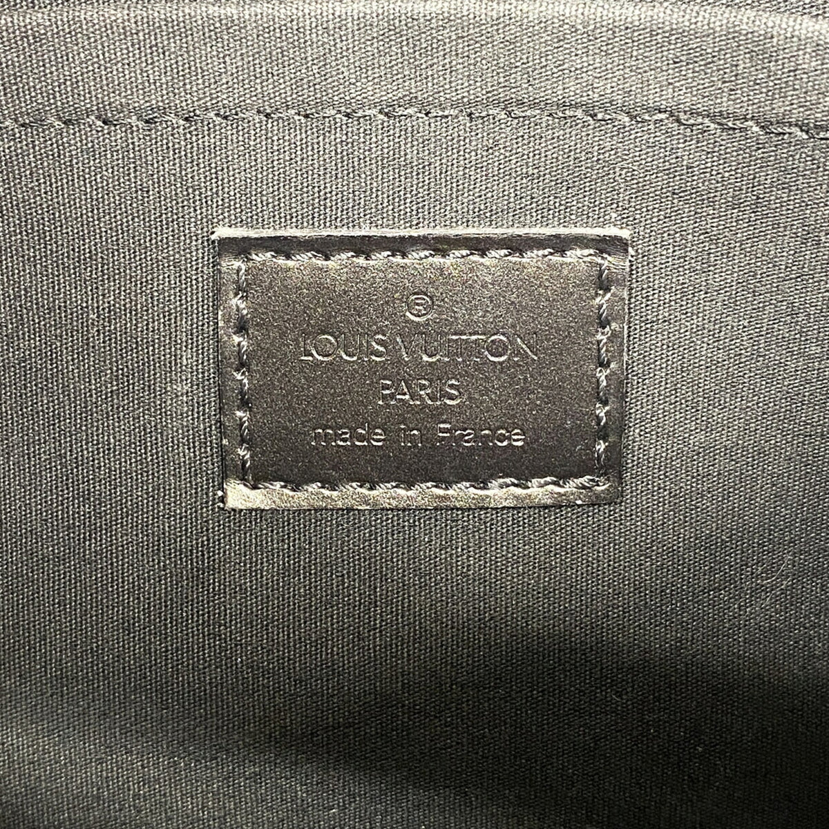 Louis Vuitton Noir Handbag (Pre-Owned)