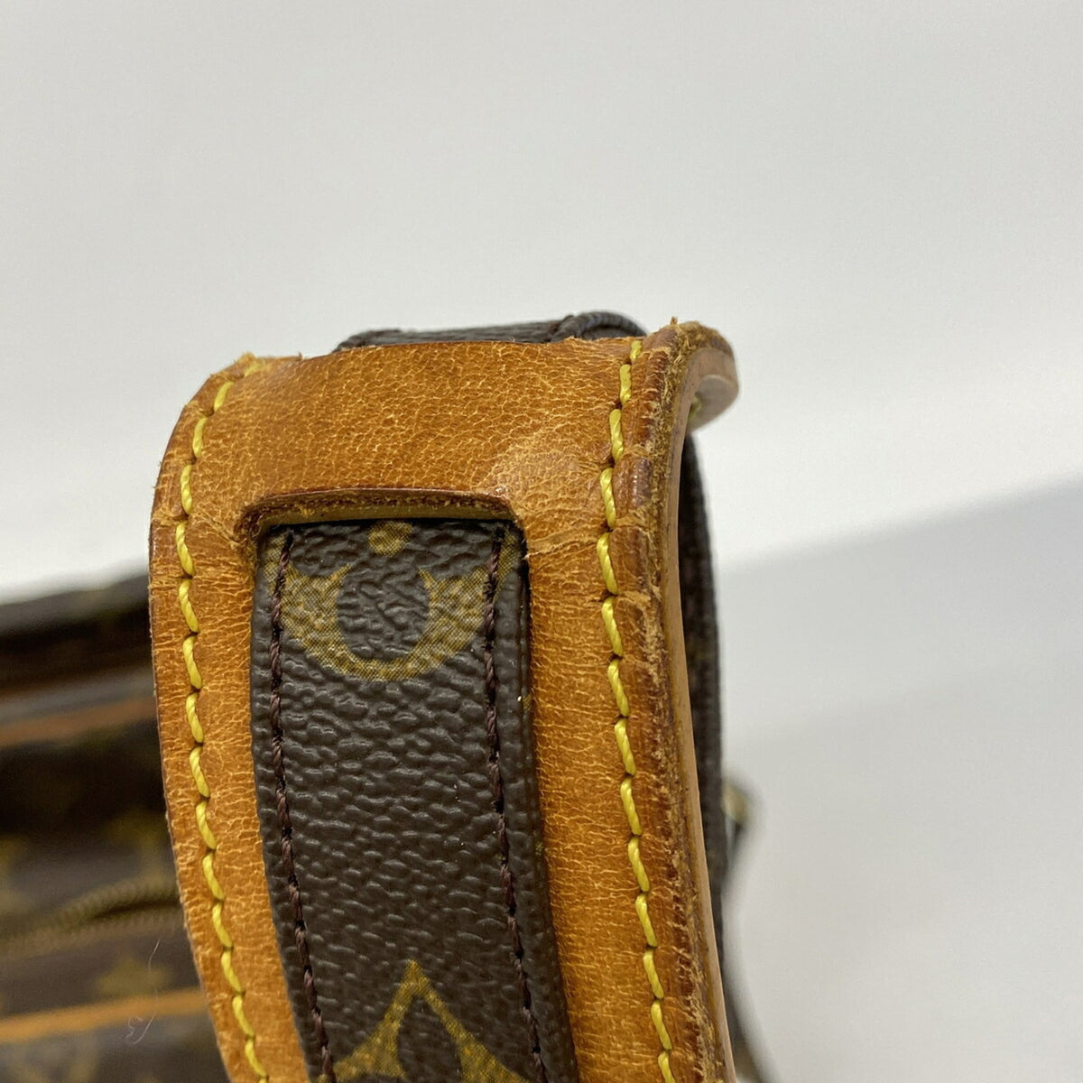Louis Vuitton Brown Shoulder Bag (Pre-Owned)