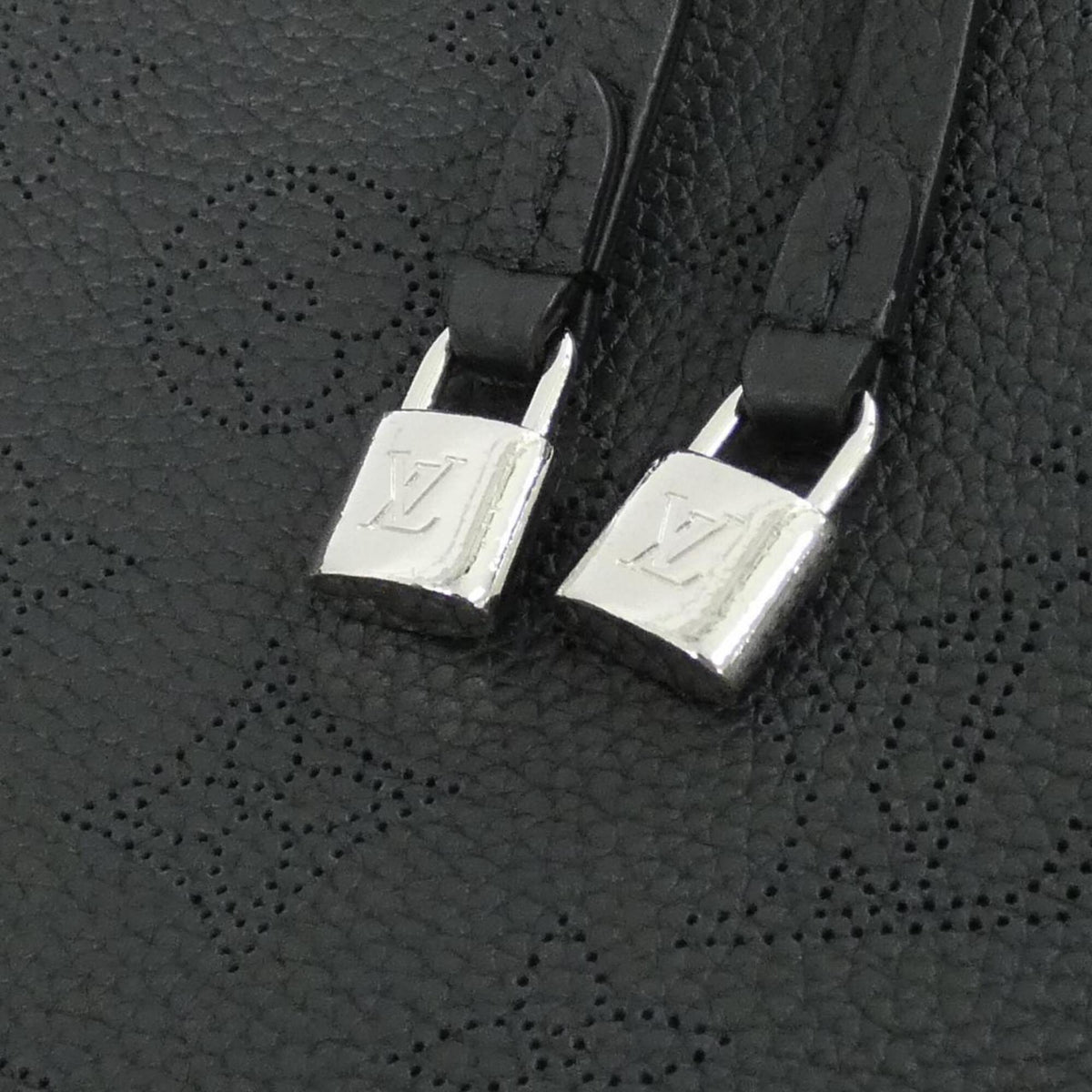 Louis Vuitton Mahina Black Leather Shoulder Bag (Pre-Owned)