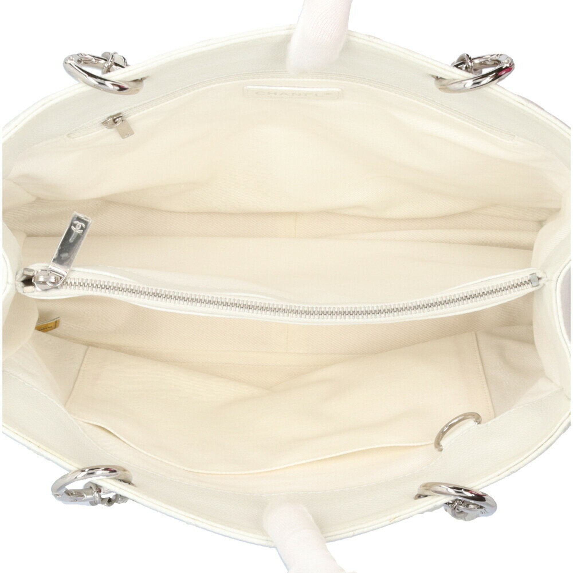 Chanel White Caviar Leather Shoulder Bag (Pre-Owned)