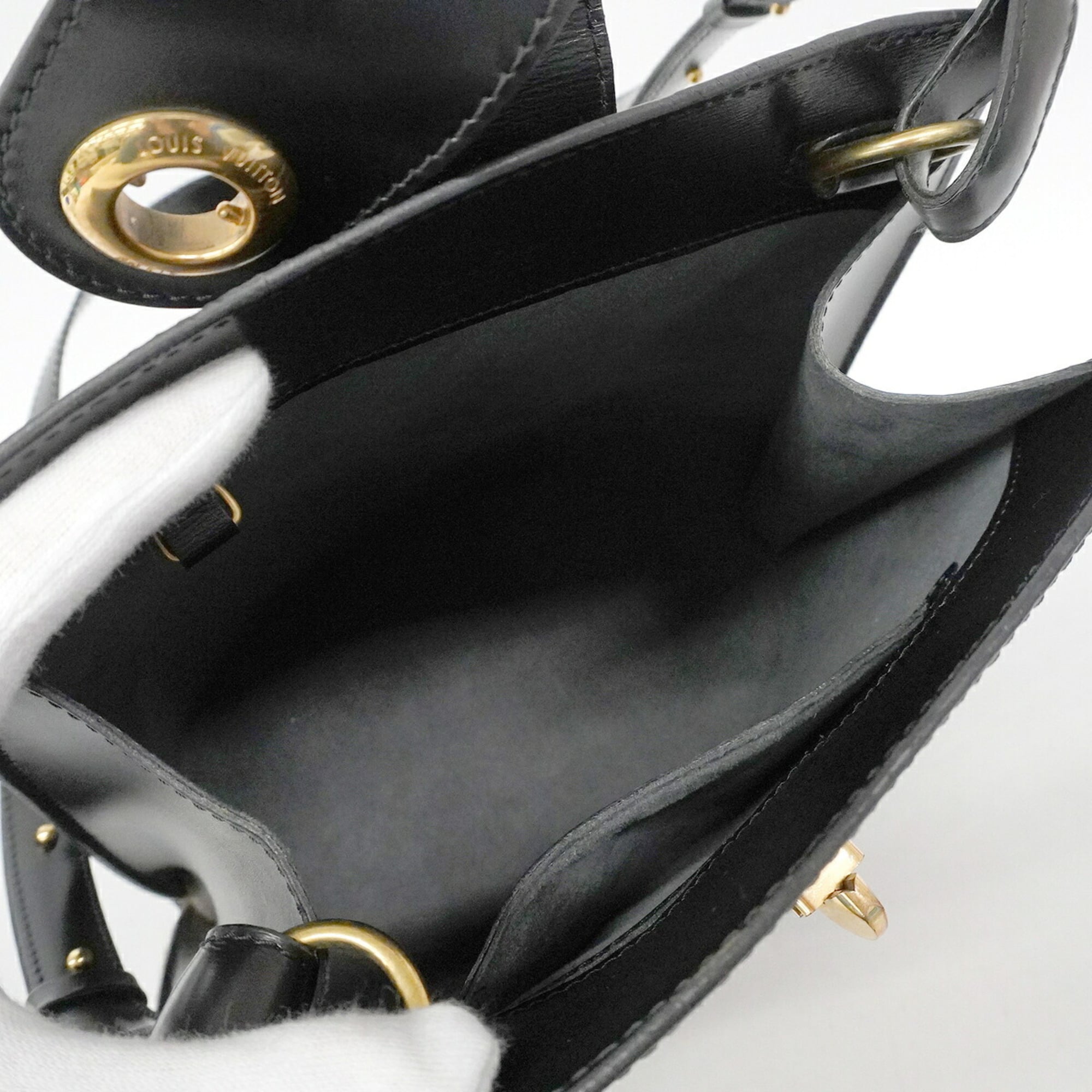 Louis Vuitton Noir Shoulder Bag (Pre-Owned)