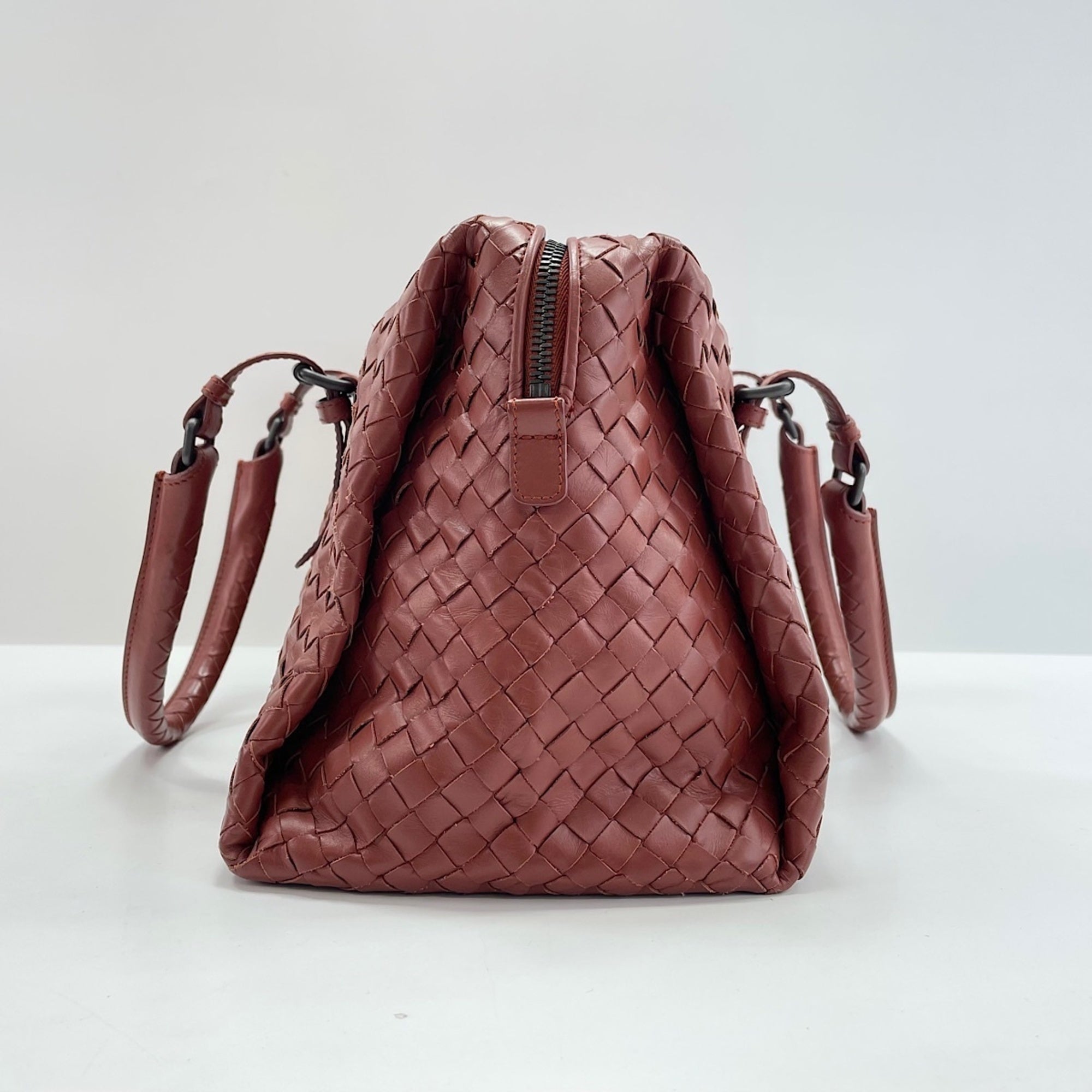 Bottega Veneta Red Color Leather Handbag (Pre-Owned)
