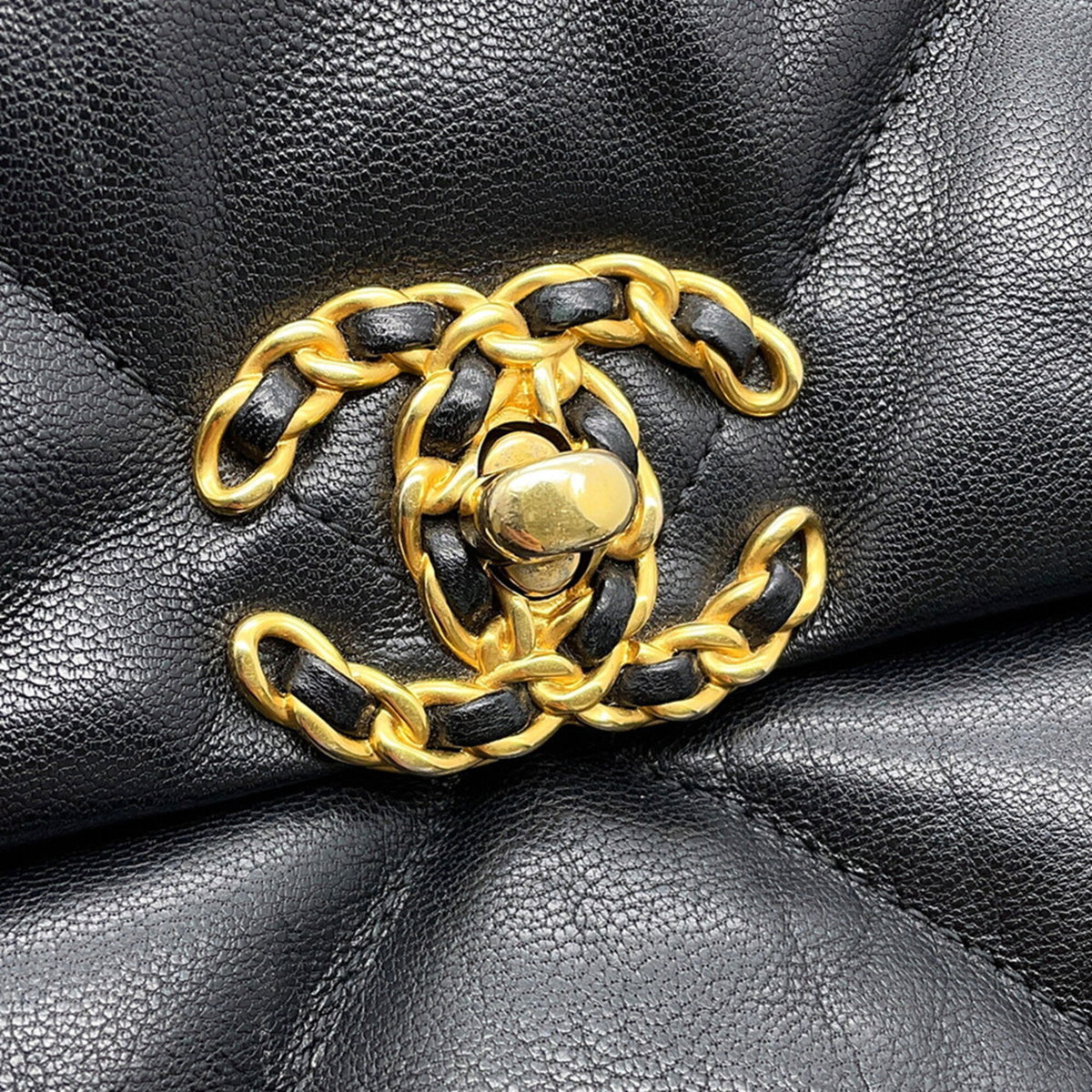 Chanel Black Leather Handbag Shoulder Bag (Pre-Owned)
