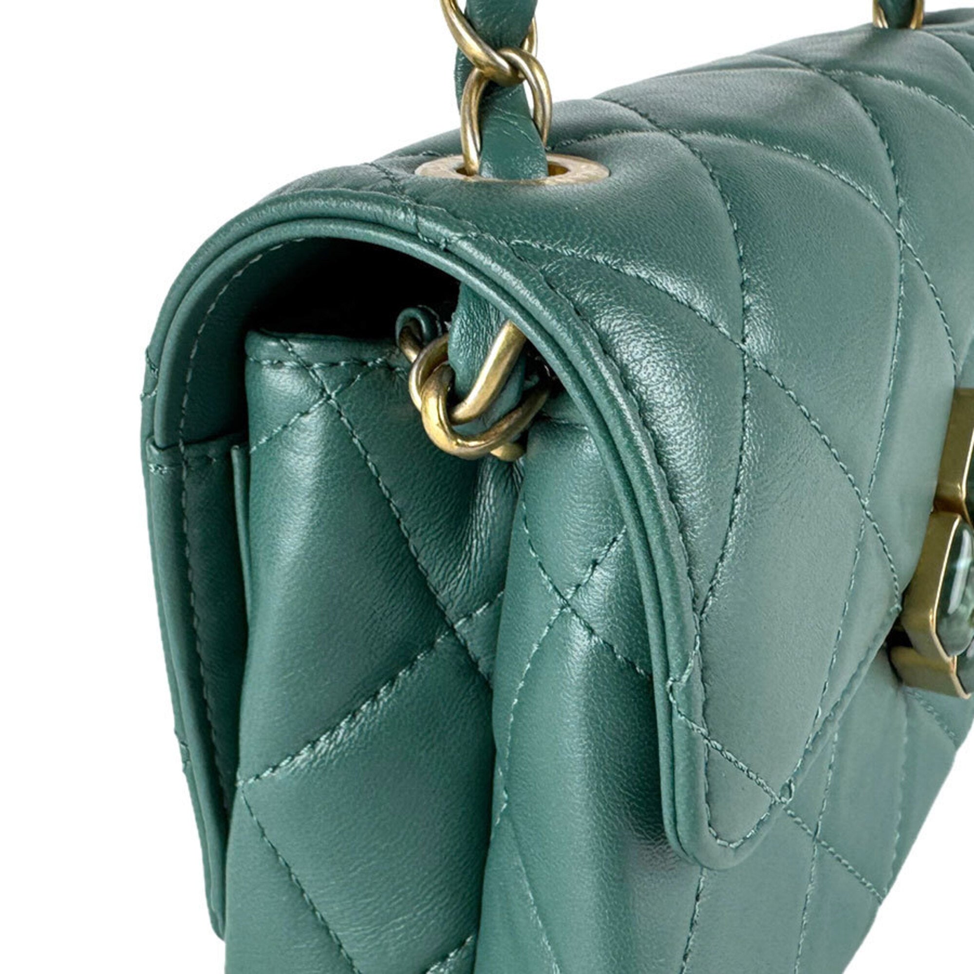 Chanel Green Leather Shoulder Bag (Pre-Owned)