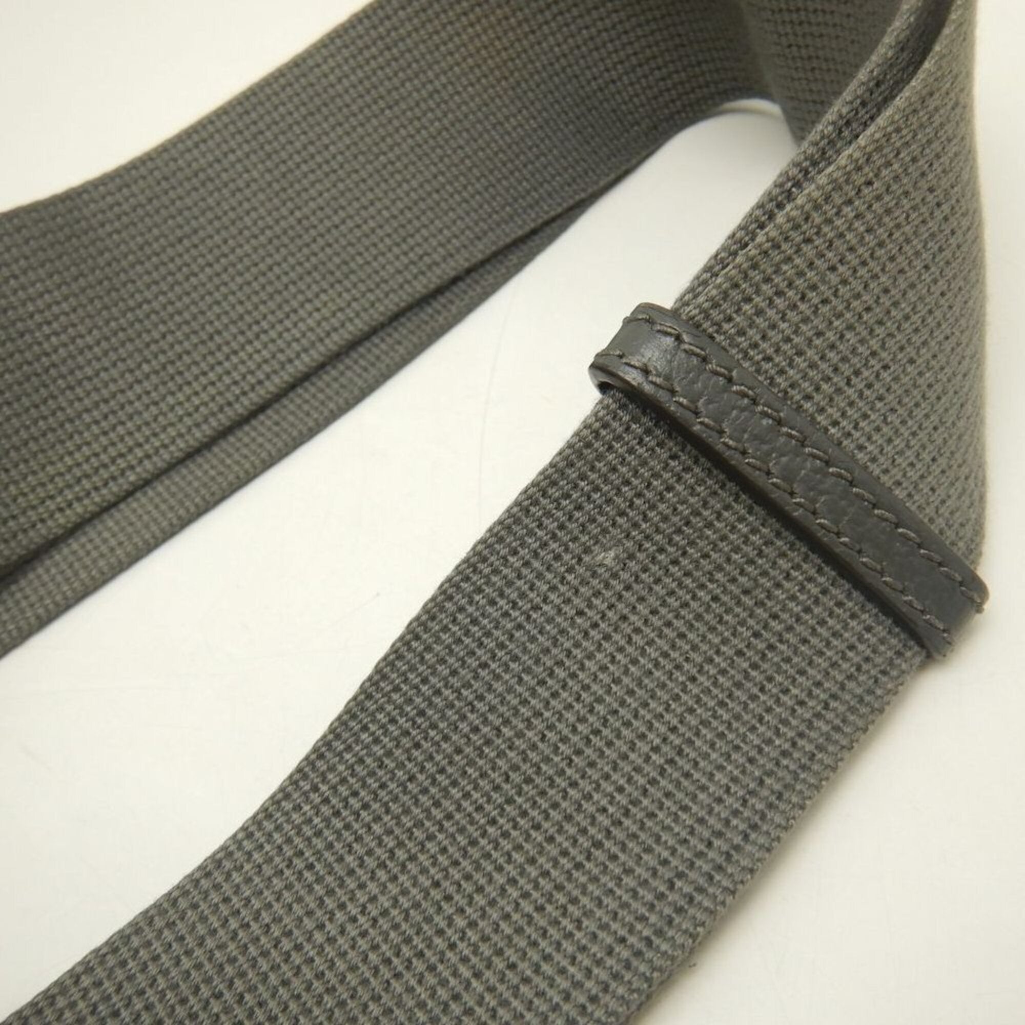 Gucci Gray Gg Supreme Canvas Sling Bag (Pre-Owned)