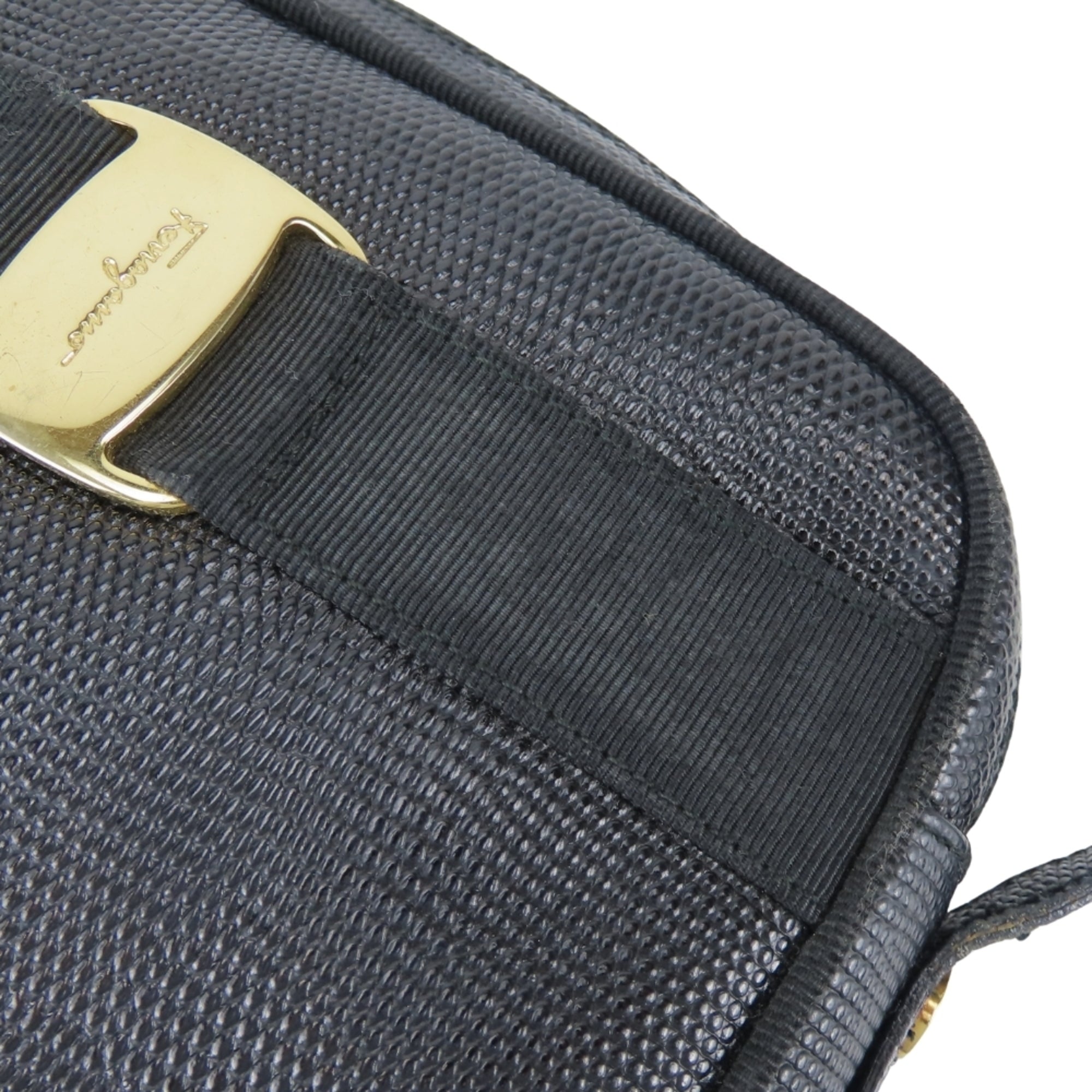 Salvatore Ferragamo Vara Black Leather Shoulder Bag (Pre-Owned)