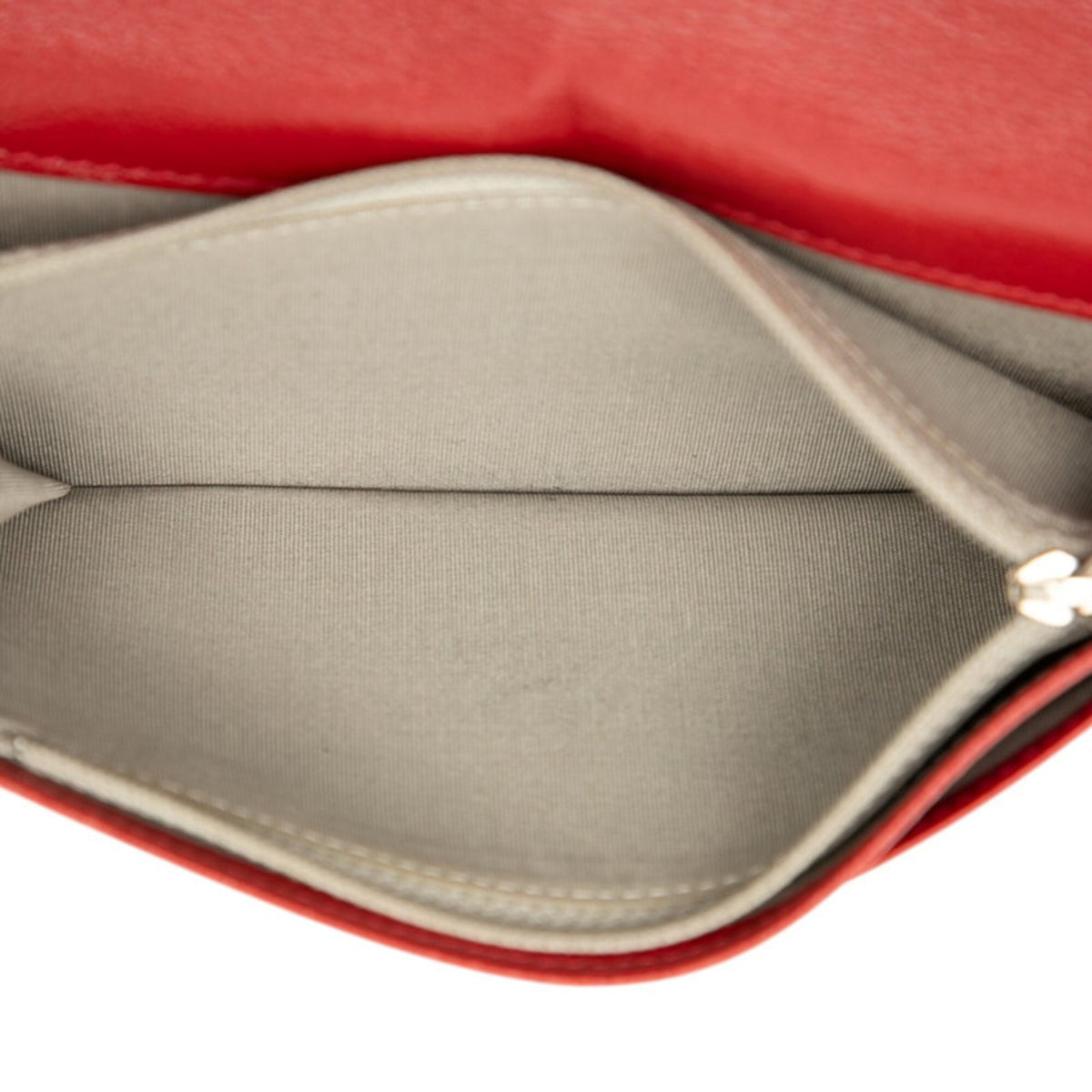 Chanel Red Color Leather Long Wallet (Bi-Fold) (Pre-Owned)
