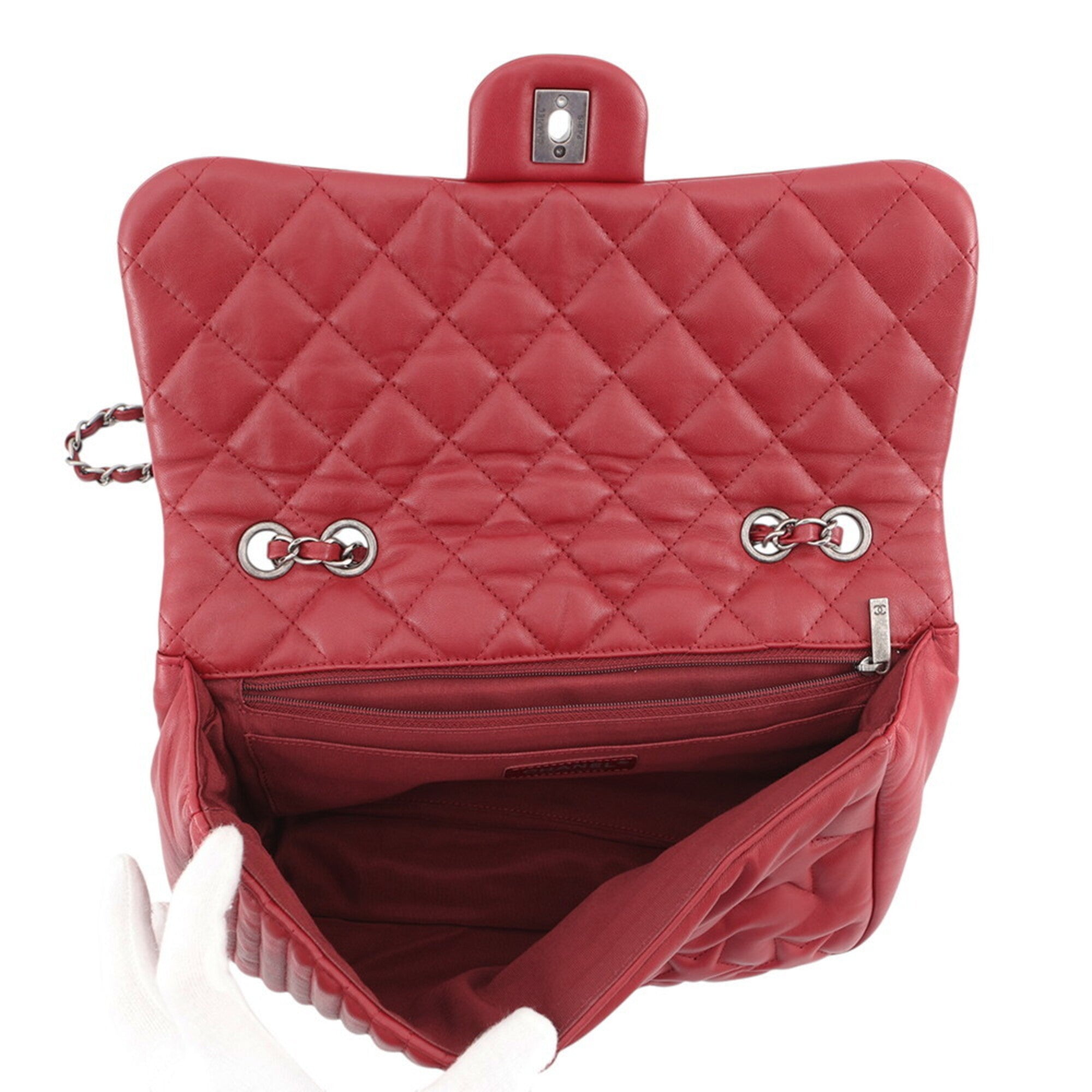 Chanel Red Color Leather Shoulder Bag (Pre-Owned)