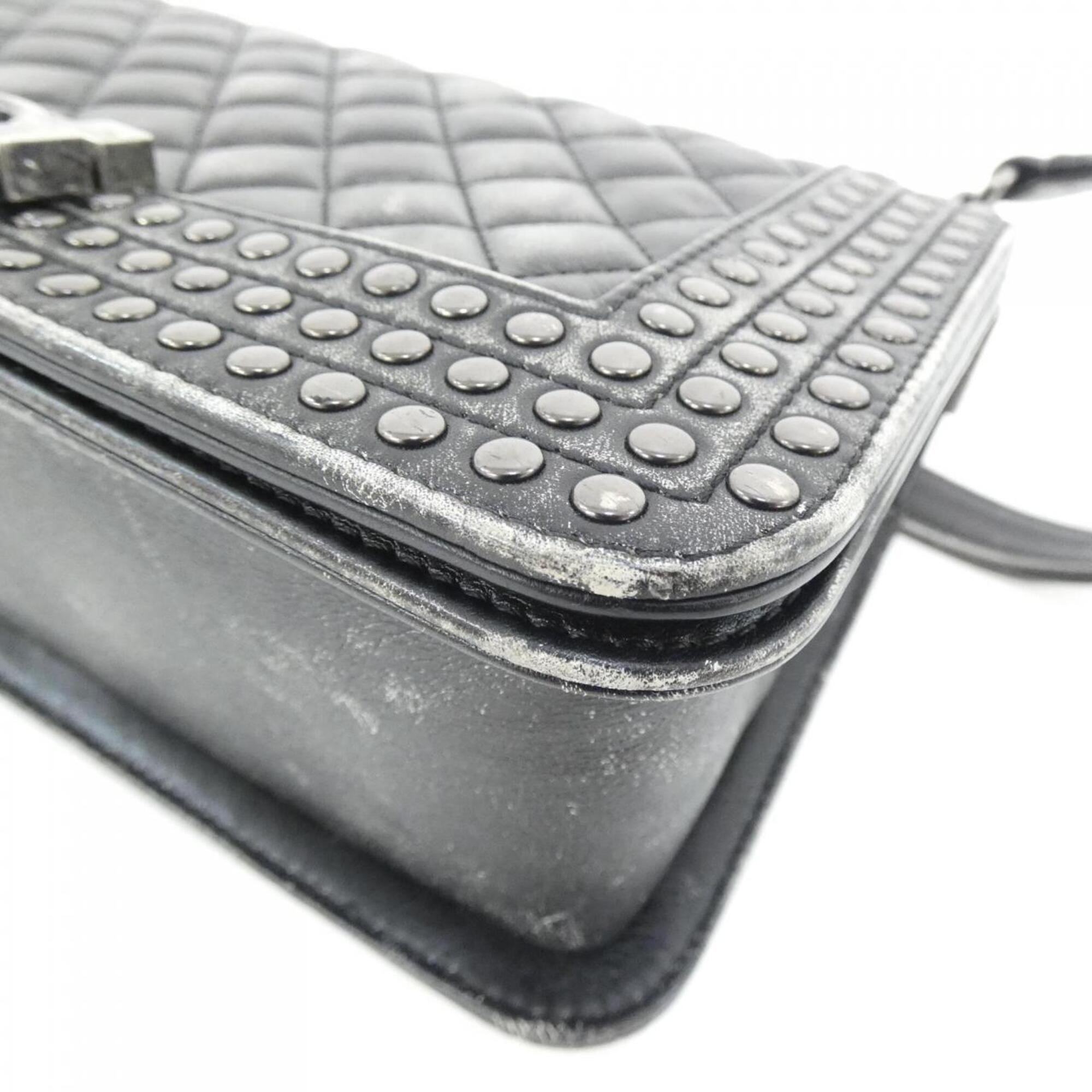 Chanel Black Leather Shoulder Bag (Pre-Owned)